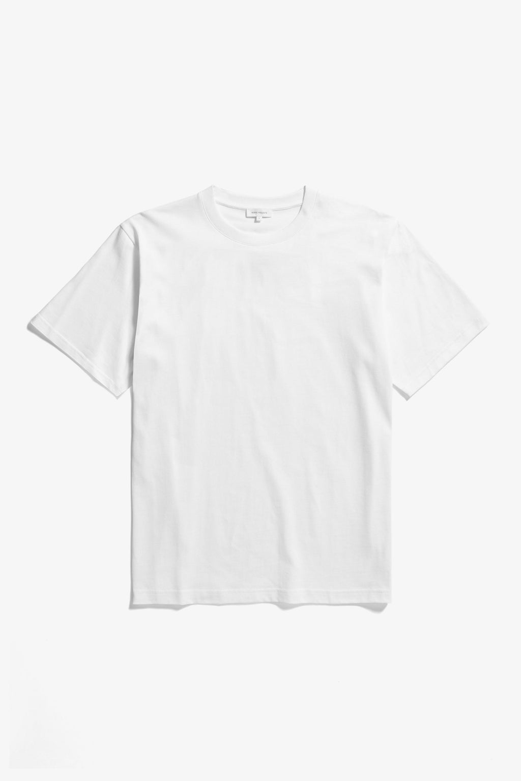T-shirt - Le T-shirt est confectionné en coton biologique de poids moyen, offrant une coupe classique - Le T-shirt est confectionné en coton biologique de poids moyen, offrant une c…