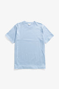 T-shirt - Le T-shirt est confectionné en coton biologique de poids moyen, offrant une coupe classique - Il est doté d'un col côtelé, d'un ourlet et de poignets surpiqués à double aiguille…