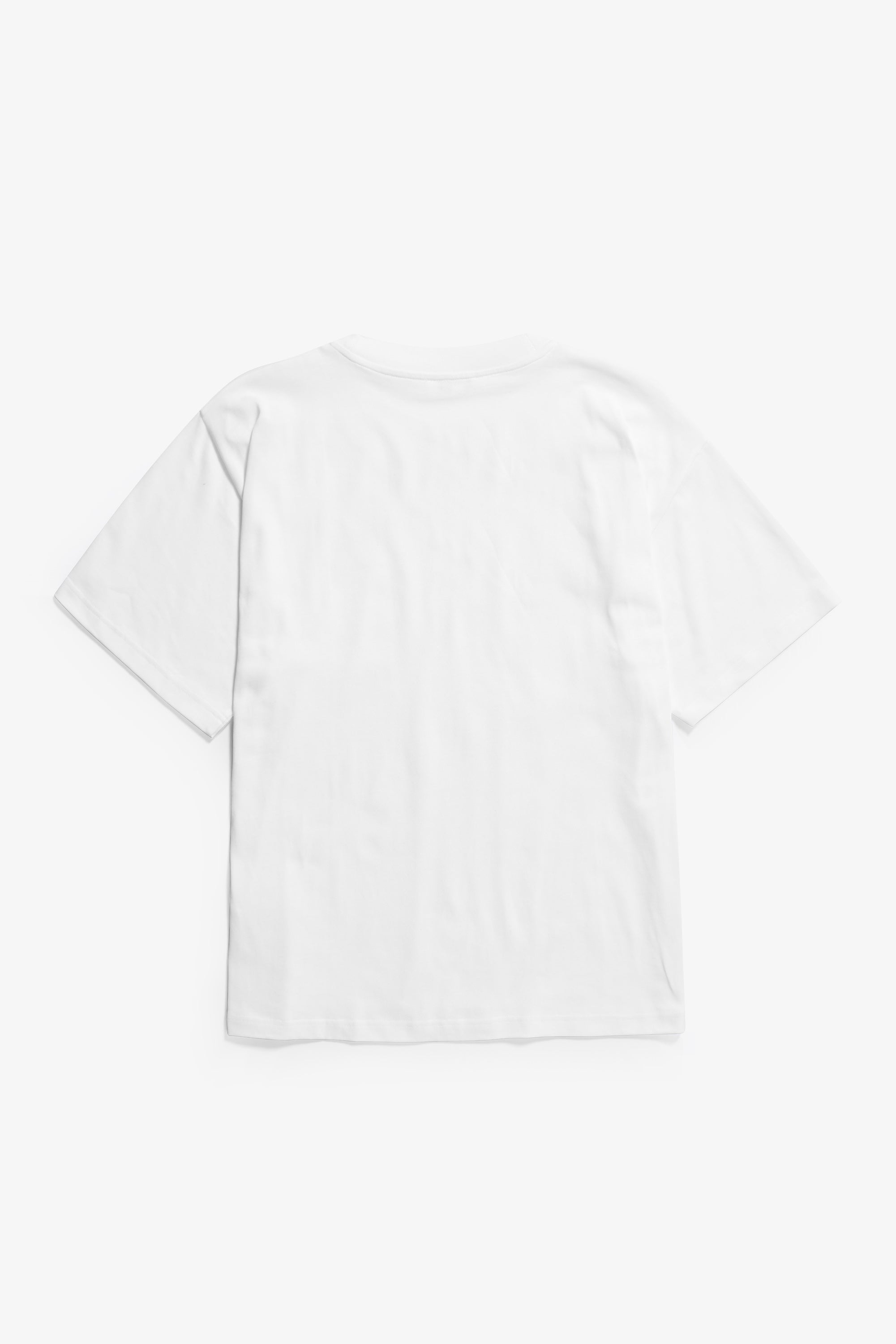 T-shirt ample et épais – Il présente un col côtelé, des ourlets et des poignets à double surpiqûre, ainsi qu'une étiquette griffée à la couture latérale – Il présente un col côtelé…