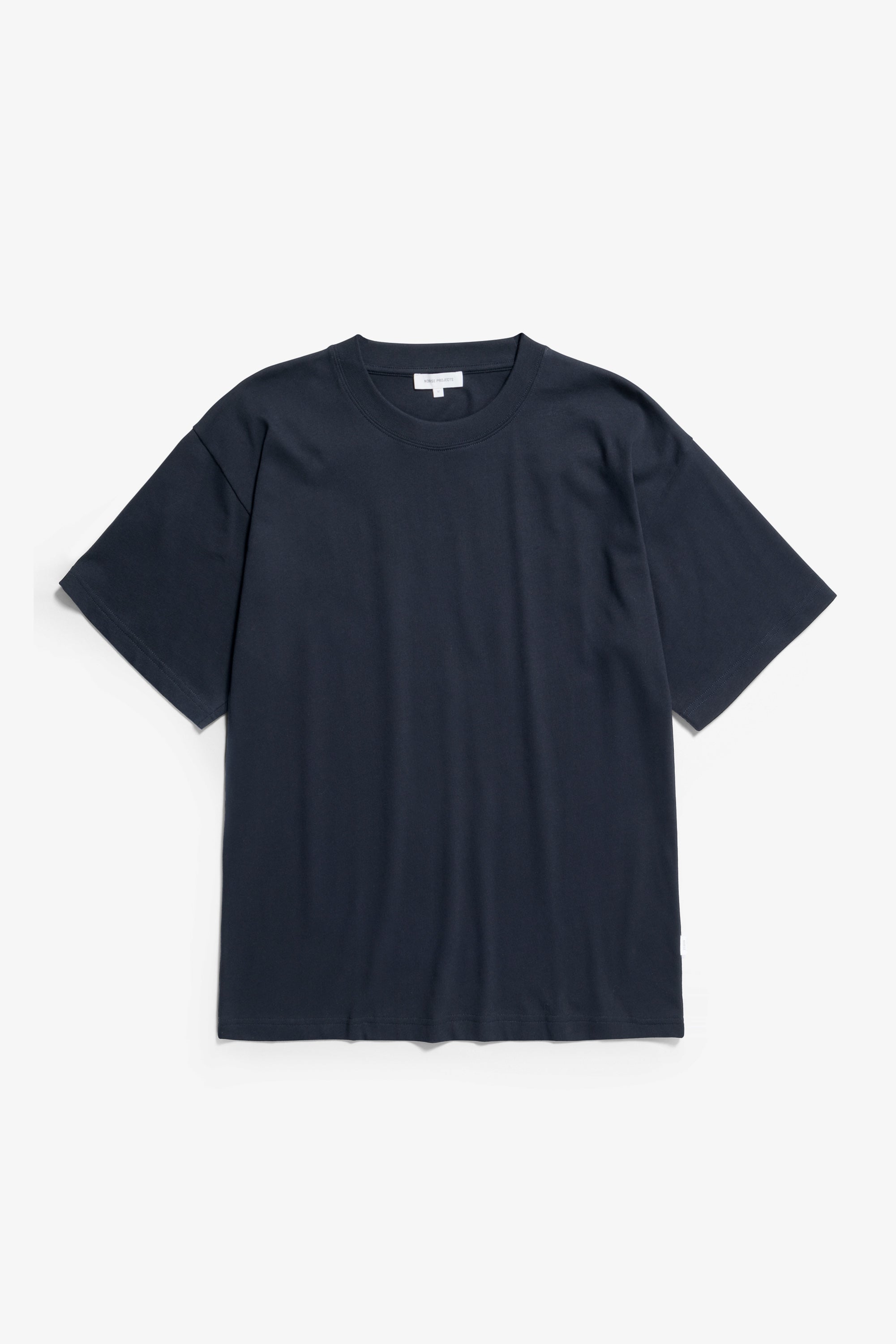 T-shirt ample et épais - Il présente un col côtelé, un ourlet et des poignets à double surpiqûre, ainsi qu'une étiquette griffée au niveau de la couture latérale - Il présente un co… #3