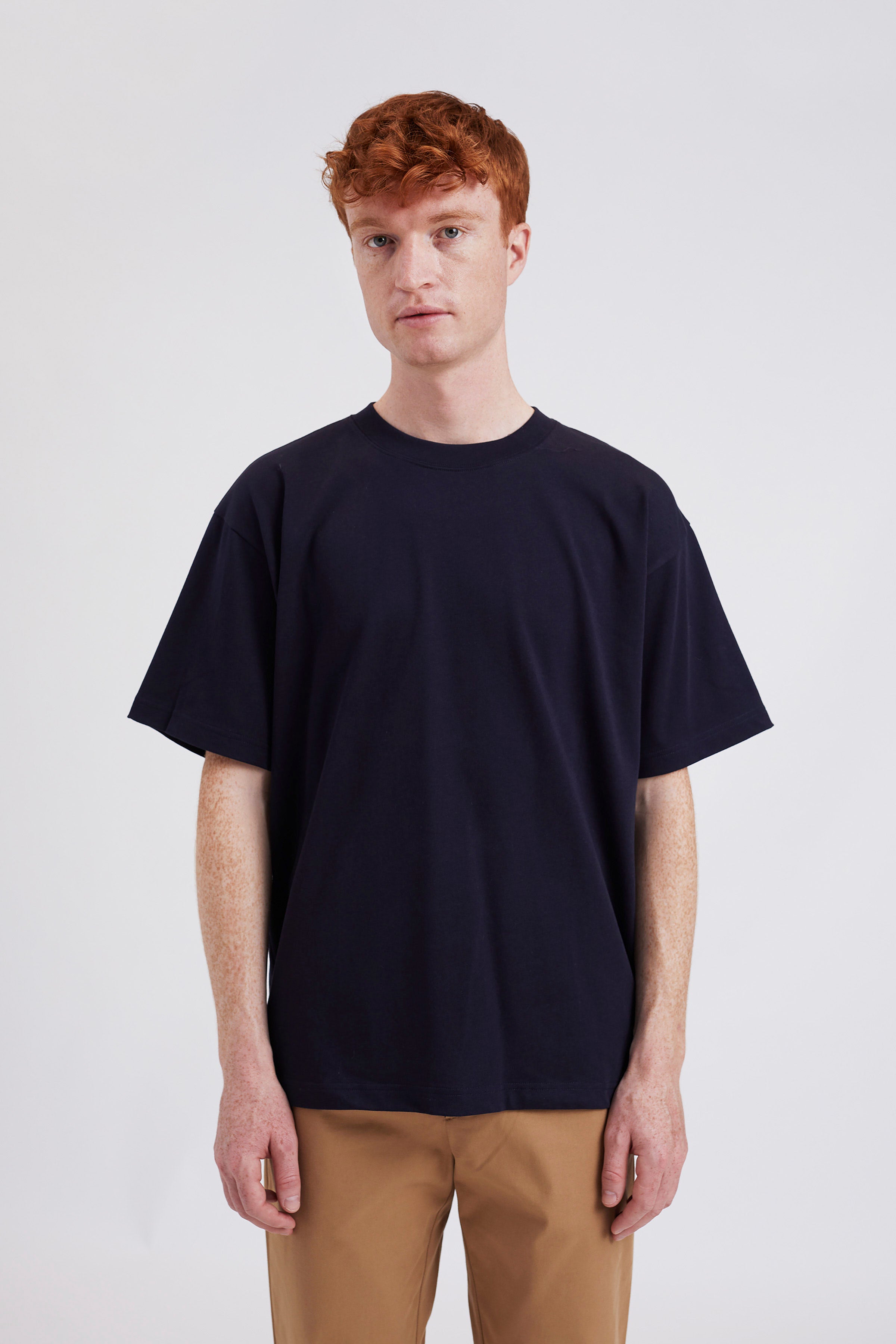T-shirt ample et épais - Il présente un col côtelé, un ourlet et des poignets à double surpiqûre, ainsi qu'une étiquette griffée au niveau de la couture latérale - Il présente un co… #3