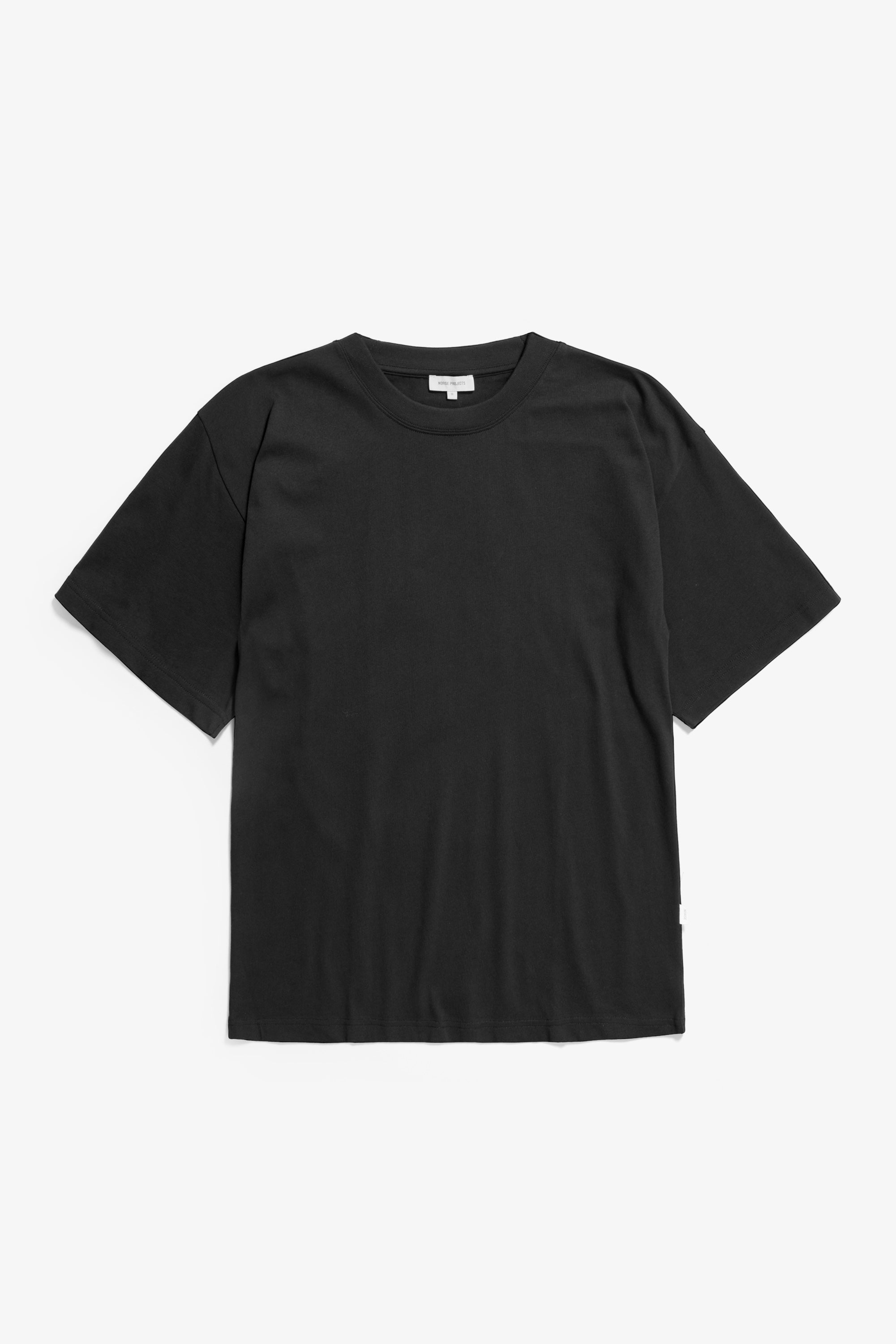 T-shirt loose épais - Il présente un col côtelé, des ourlets et des poignets à double surpiqûre, ainsi qu'une étiquette griffée sur la couture latérale - Il présente un co… #2
