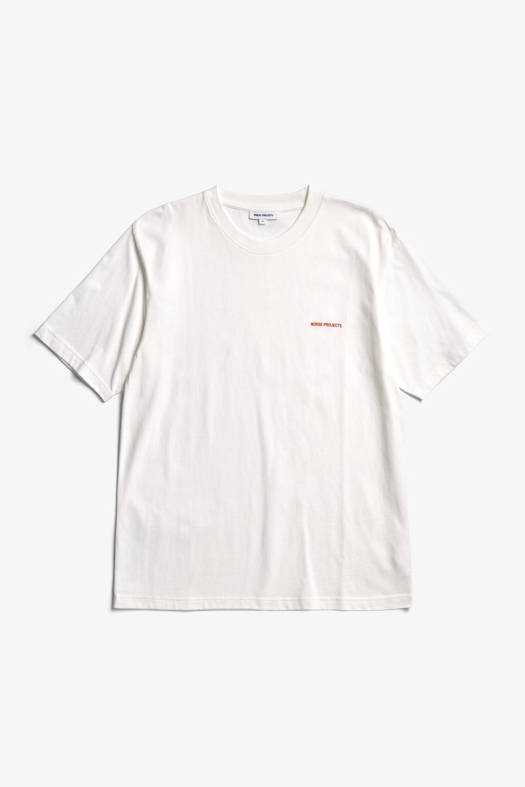 T-shirt en coton bio à logo imprimé - Un t-shirt de coupe droite, confectionné dans un jersey de coton biologique de poids moyen - Il présente un logo sérigraphié sur la poitrine, un…