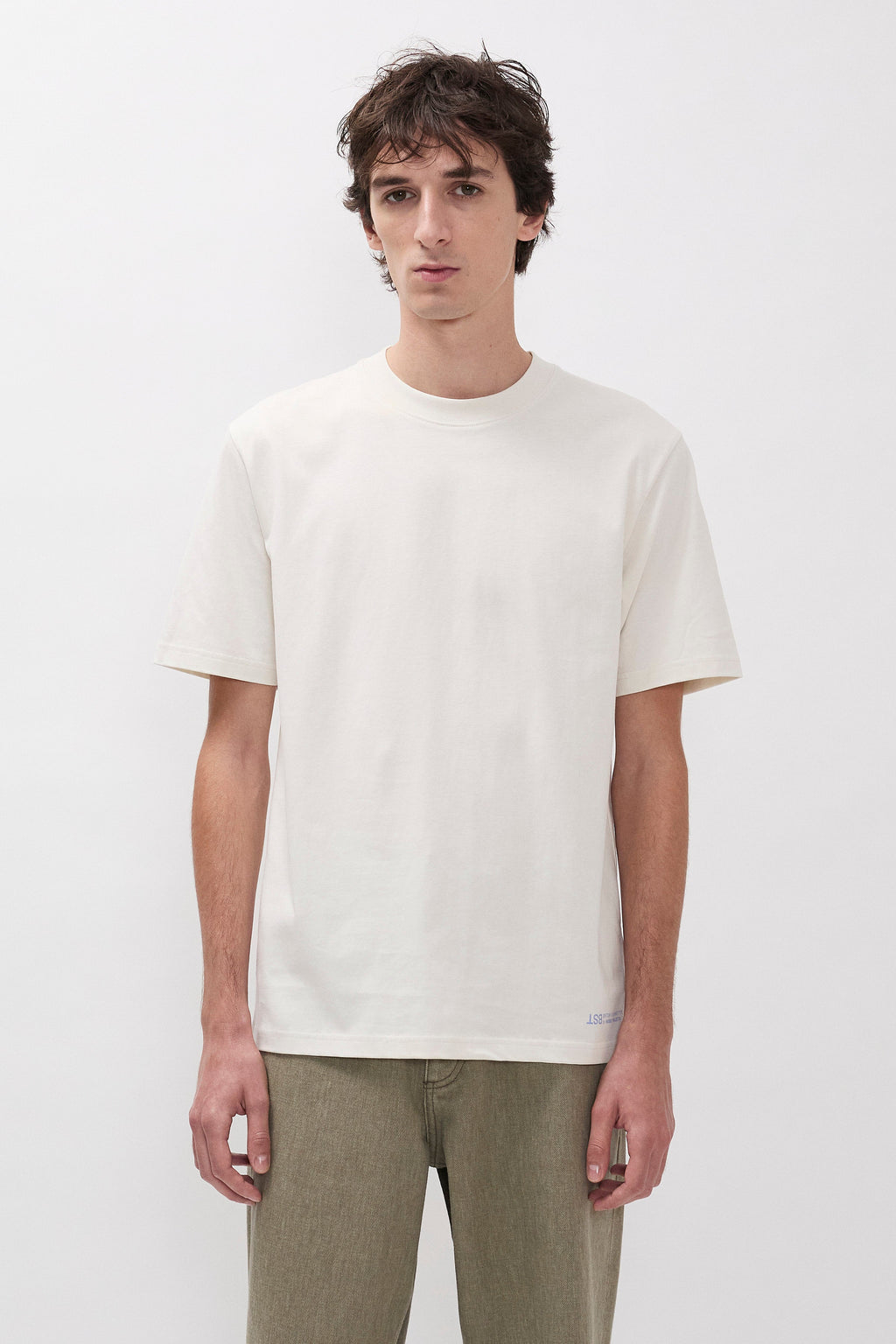T-shirt imprimé au dos – Un t-shirt à coupe classique en jersey de coton biologique de poids moyen – Il présente un logo sérigraphié sur le devant et dans le dos, un…