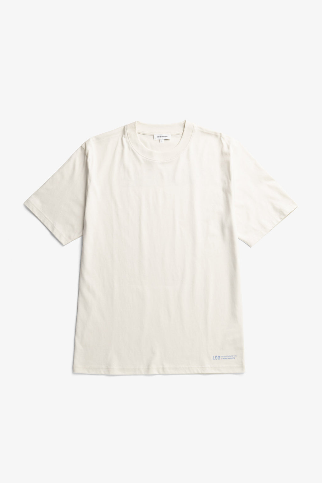 T-shirt imprimé au dos – Un t-shirt à coupe classique en jersey de coton biologique de poids moyen – Il présente un logo sérigraphié sur le devant et dans le dos, un…