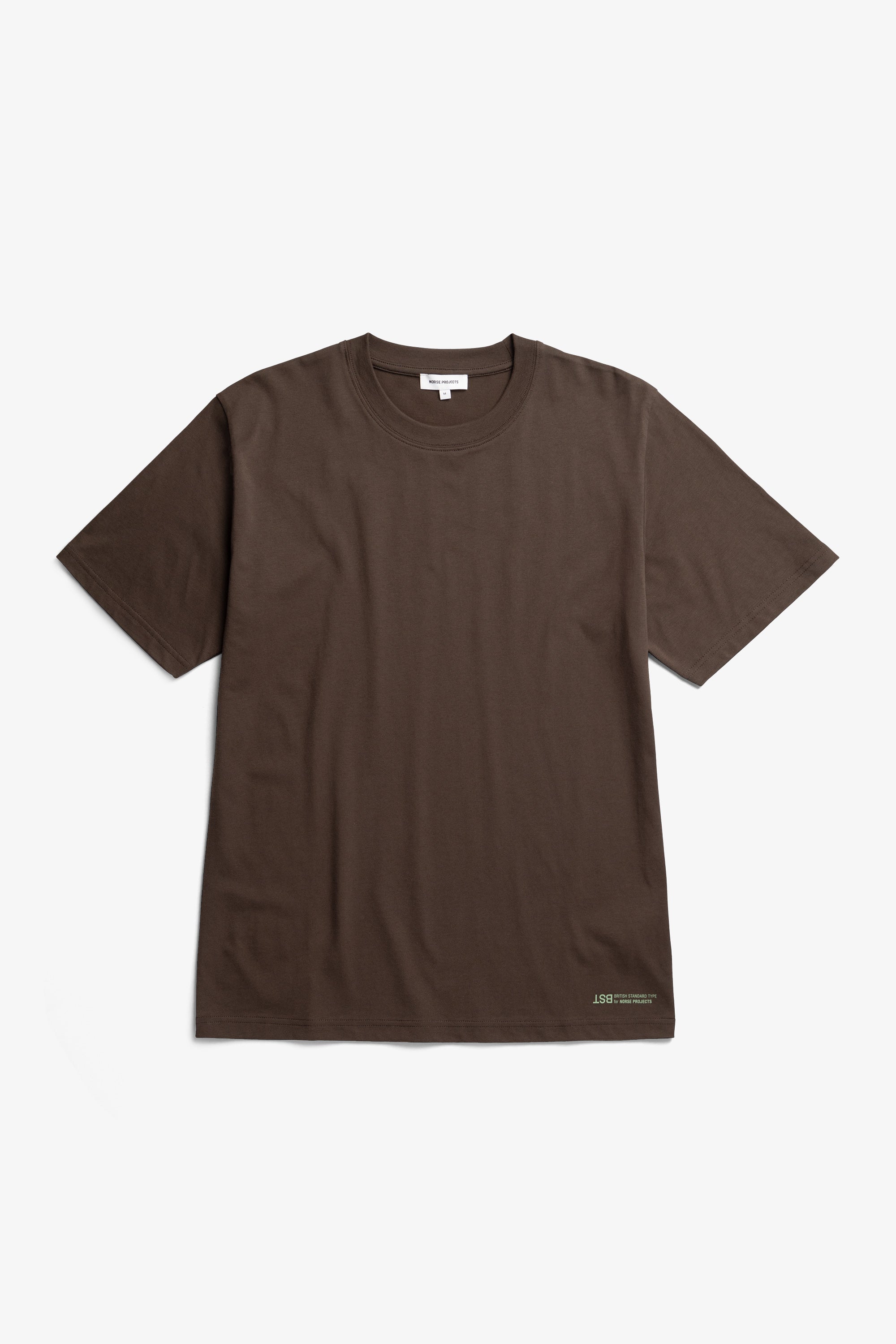 T-shirt à imprimé dorsal - Un t-shirt à coupe classique en jersey de coton biologique de poids moyen - Un t-shirt à coupe classique en jersey de coton biologique de poids moyen…