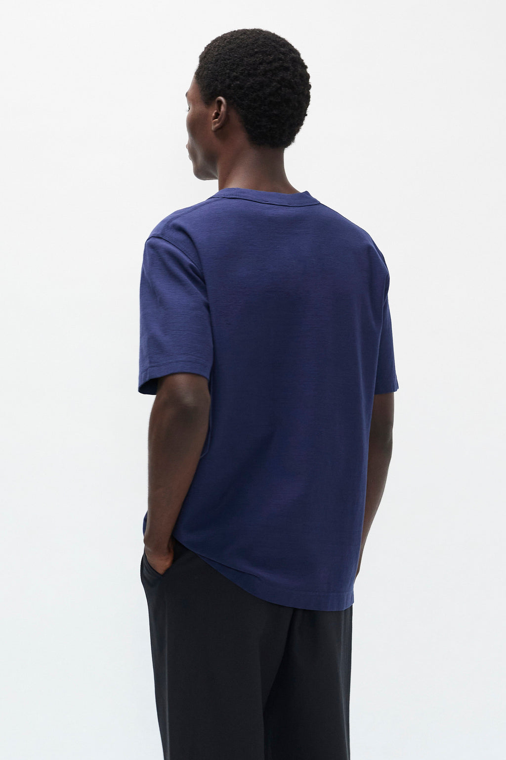 T-shirt en coton biologique teint en pièce GMD – Un t-shirt teint en pièce à la coupe décontractée, confectionné dans un jersey de coton biologique de poids moyen – Un t-shirt teint en pièce à la coupe décontractée…