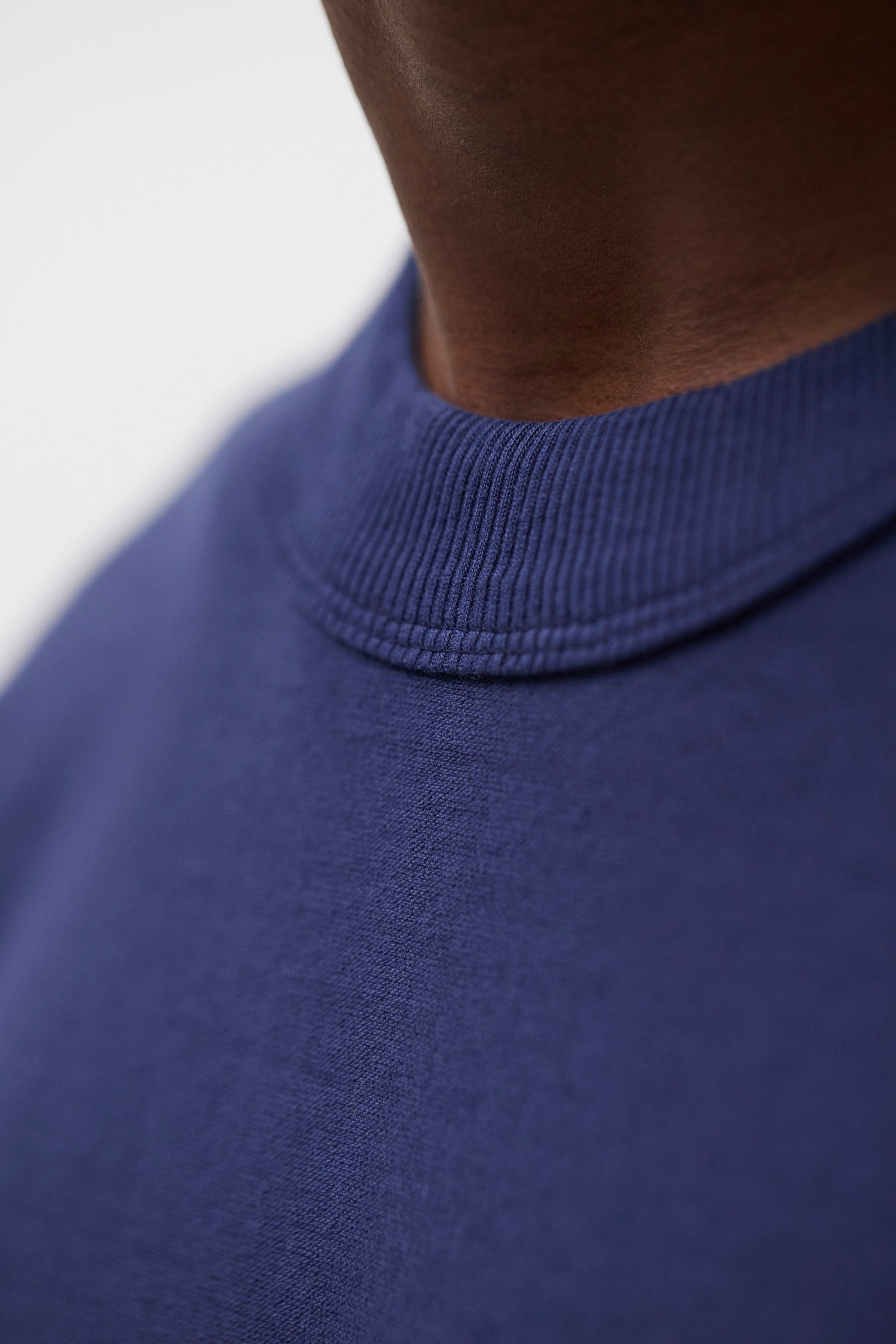 T-shirt en coton biologique teint en pièce GMD – Un t-shirt teint en pièce à la coupe décontractée, confectionné dans un jersey de coton biologique de poids moyen – Un t-shirt teint en pièce à la coupe décontractée…