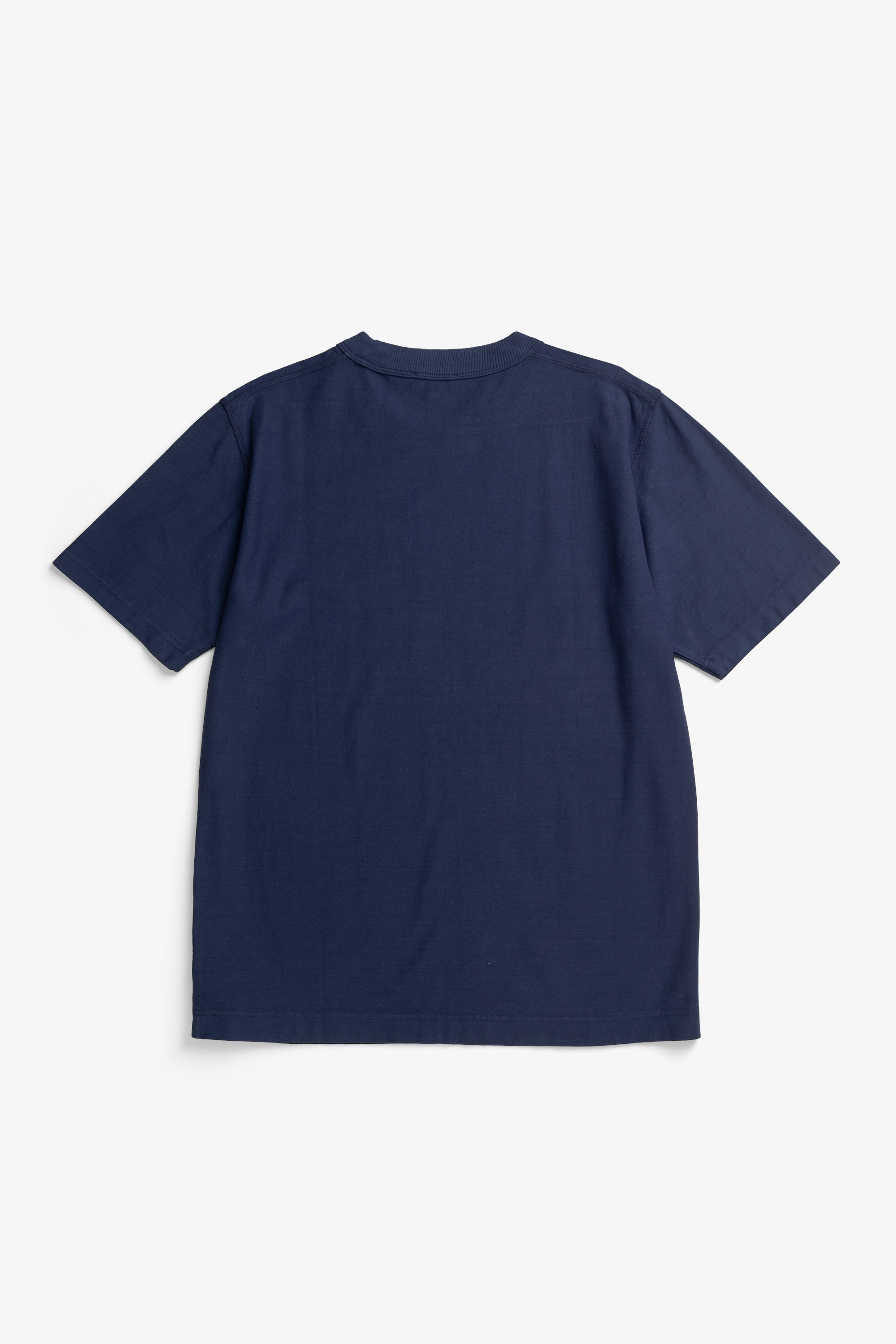 T-shirt en coton biologique teint en pièce GMD – Un t-shirt teint en pièce à la coupe décontractée, confectionné dans un jersey de coton biologique de poids moyen – Un t-shirt teint en pièce à la coupe décontractée…