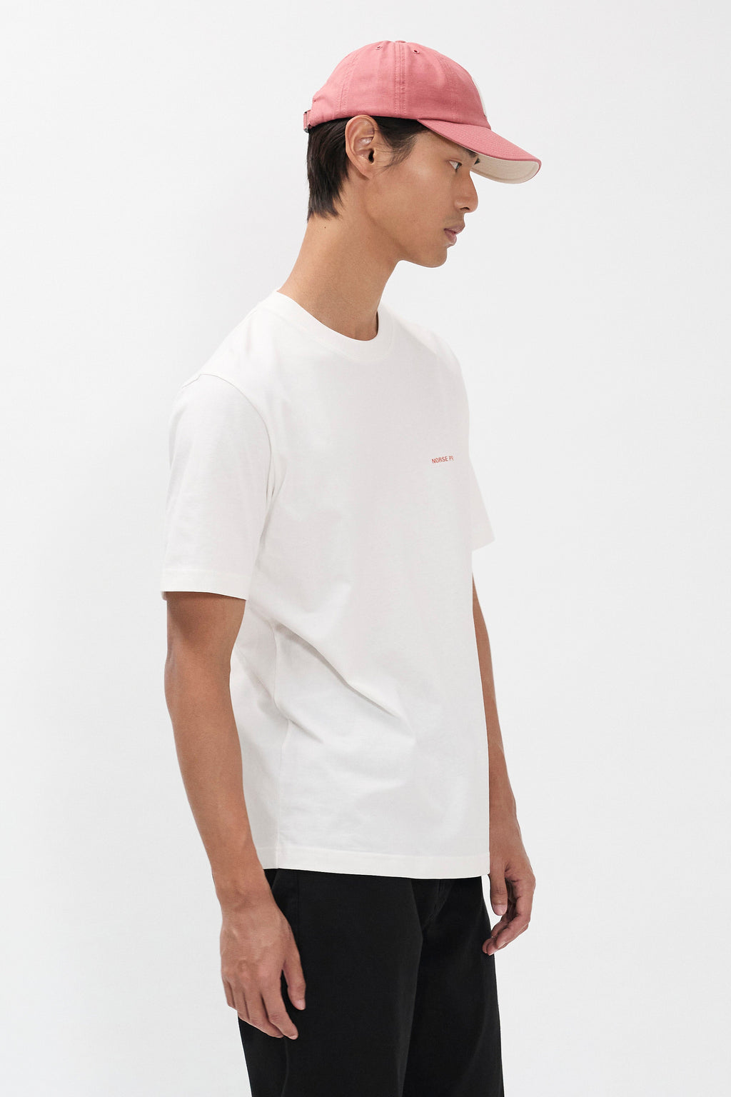 T-shirt en coton bio à logo imprimé - Un t-shirt de coupe droite, confectionné dans un jersey de coton biologique de poids moyen - Il présente un logo sérigraphié sur la poitrine, un…