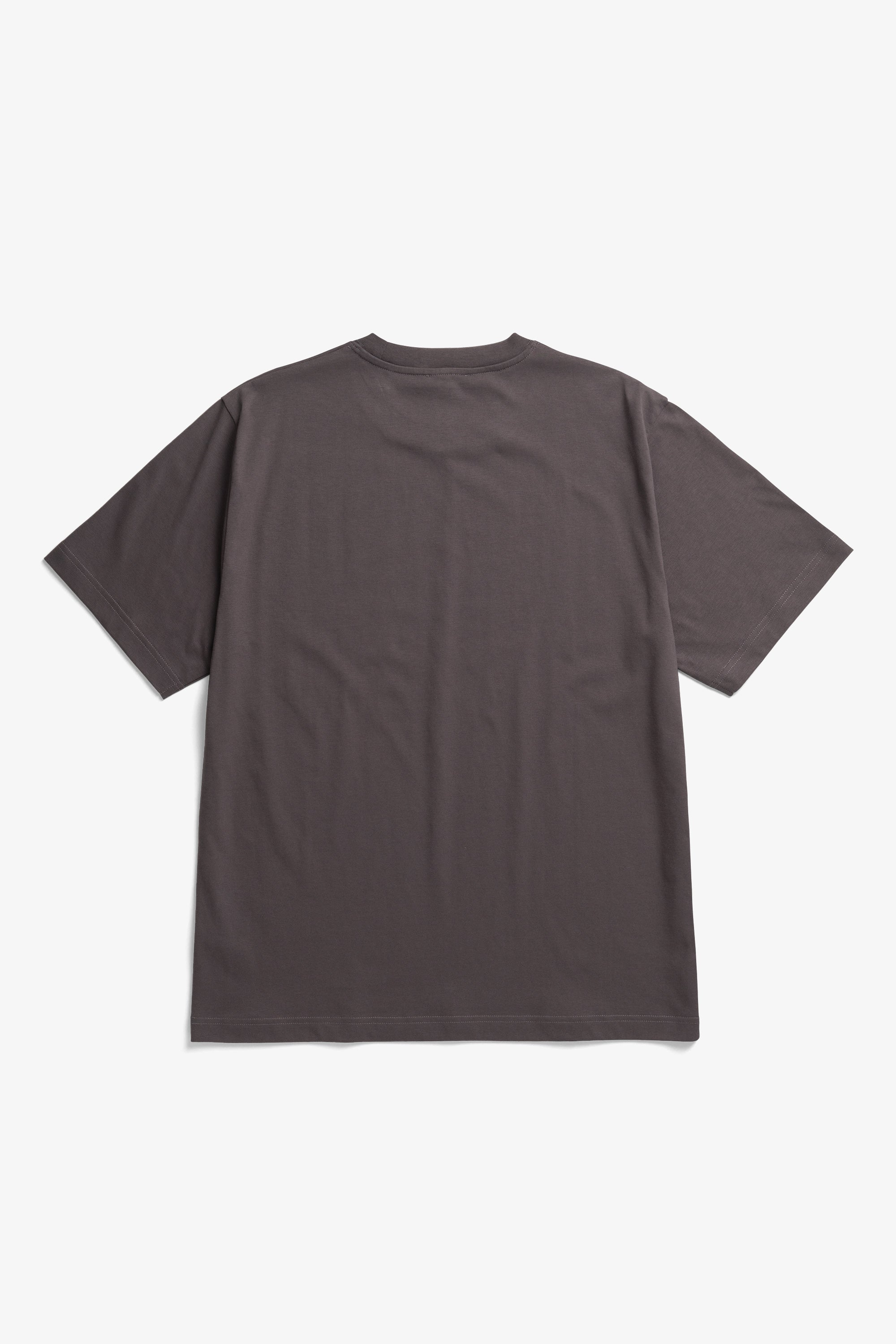 T-shirt imprimé logo biologique - Un t-shirt de coupe classique confectionné en jersey de coton biologique de poids moyen - Un t-shirt de coupe classique confectionné en coton biologique de poids moyen…
