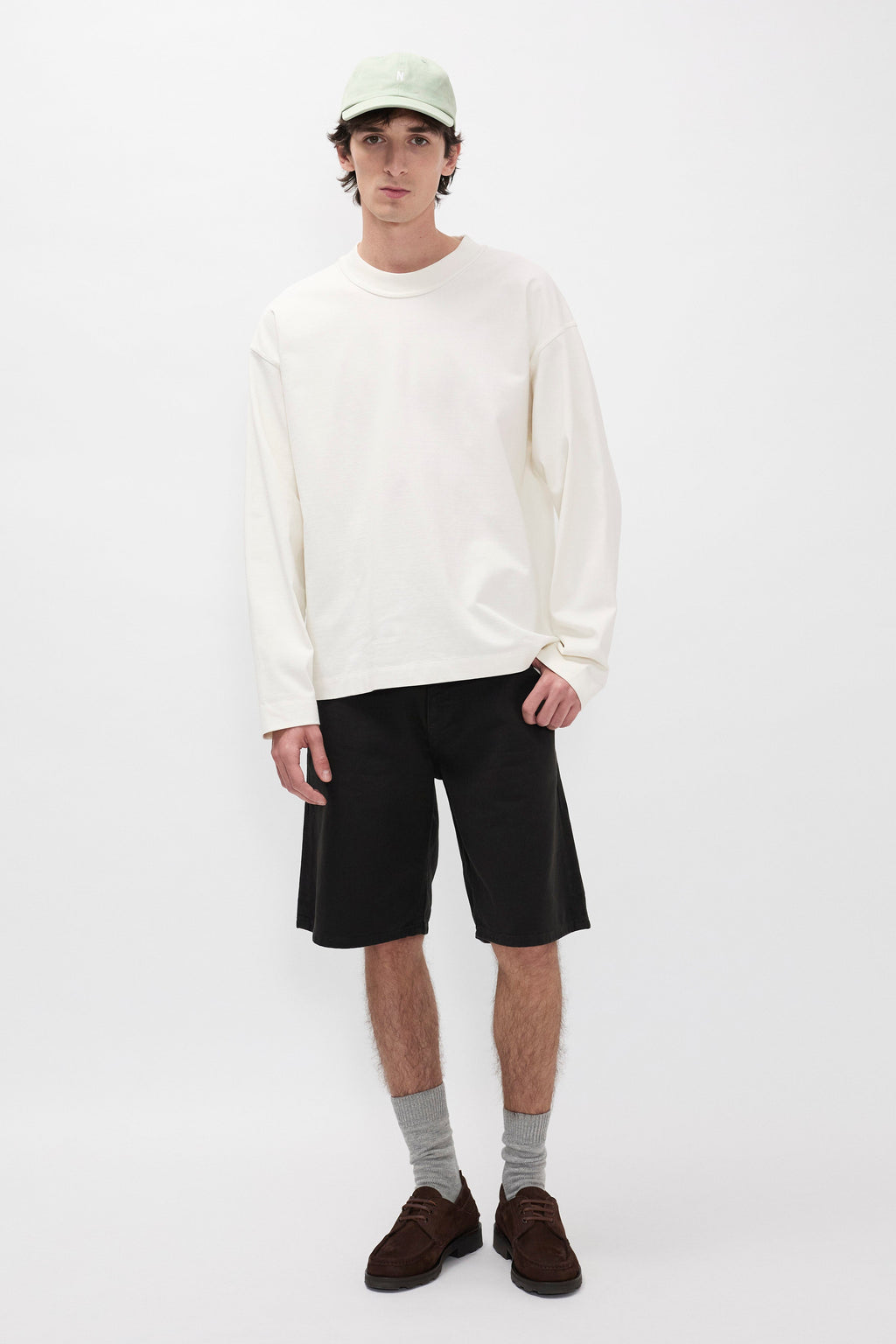 T-shirt compact coton manches longues - Un t-shirt à manches longues à la coupe décontractée, fabriqué à partir d'un jersey de coton épais compact biologique - Un t-shirt à manches longues à la coupe décontractée...