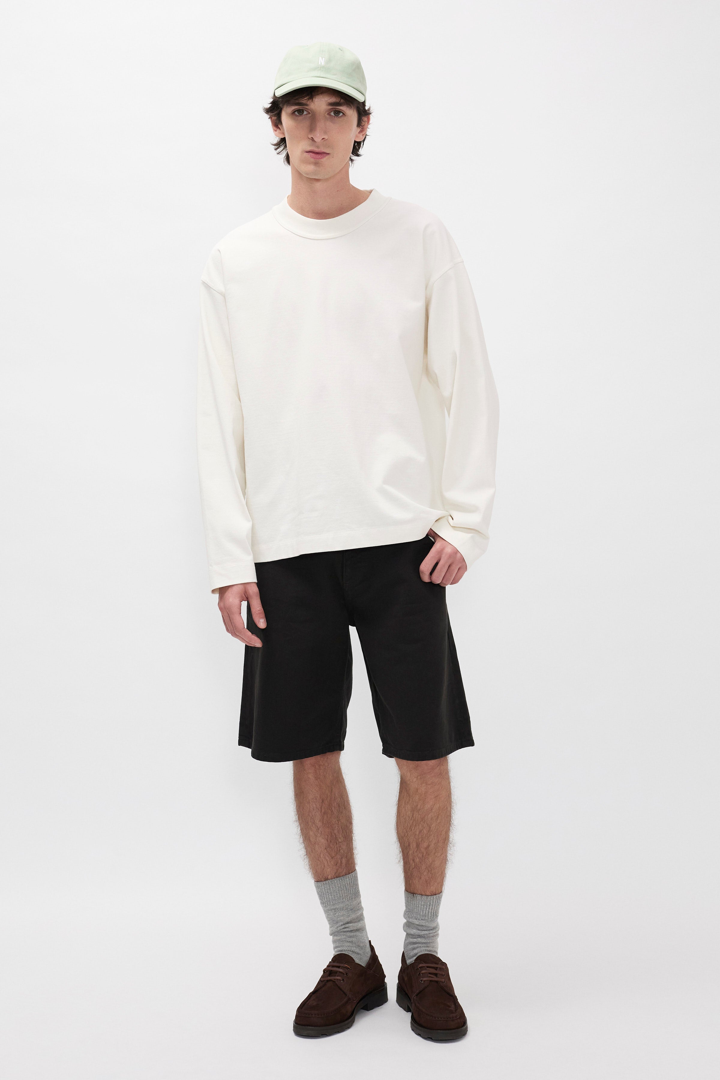 T-shirt compact coton manches longues - Un t-shirt à manches longues à la coupe décontractée, fabriqué à partir d'un jersey de coton épais compact biologique - Un t-shirt à manches longues à la coupe décontractée...