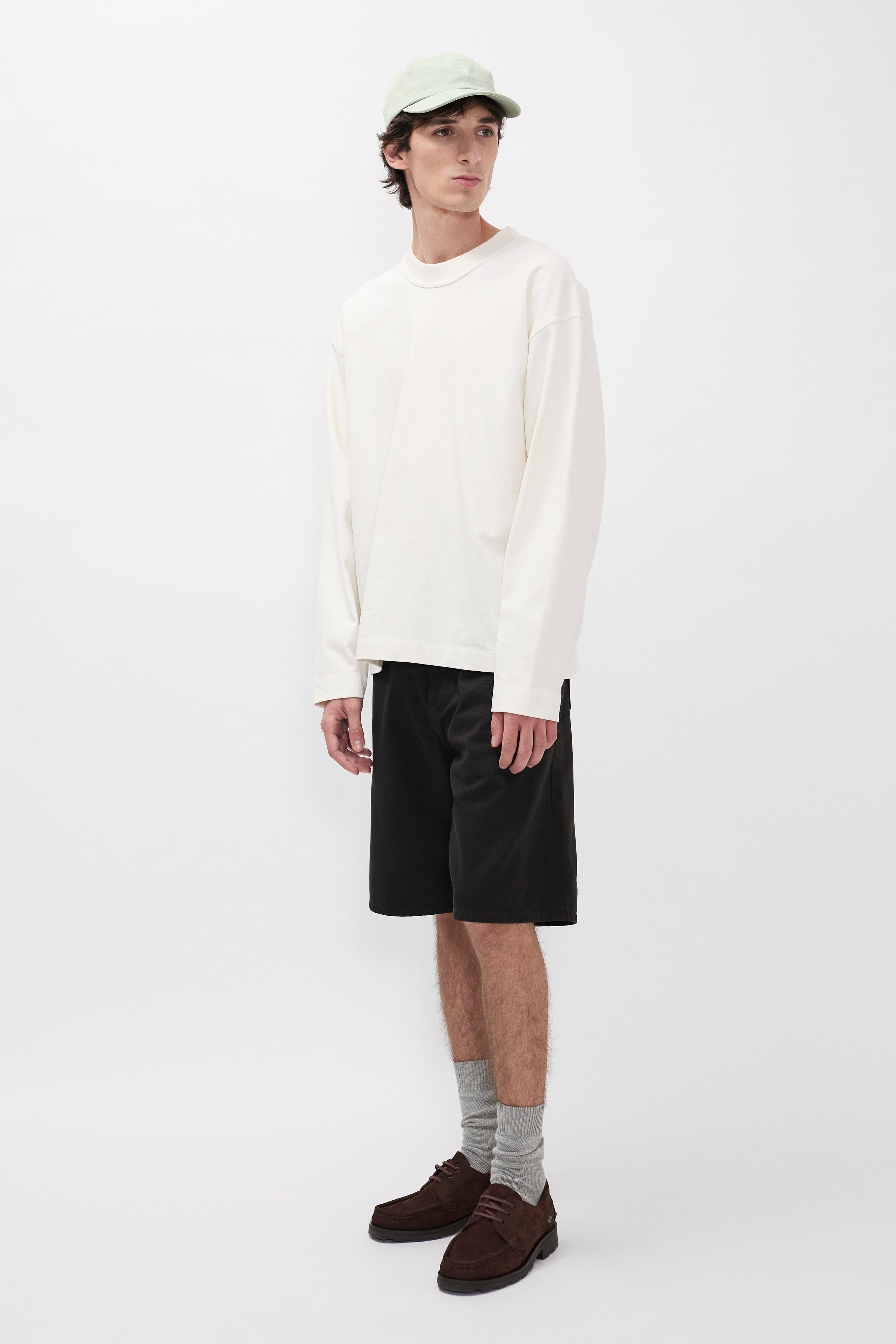T-shirt compact coton manches longues - Un t-shirt à manches longues à la coupe décontractée, fabriqué à partir d'un jersey de coton épais compact biologique - Un t-shirt à manches longues à la coupe décontractée...