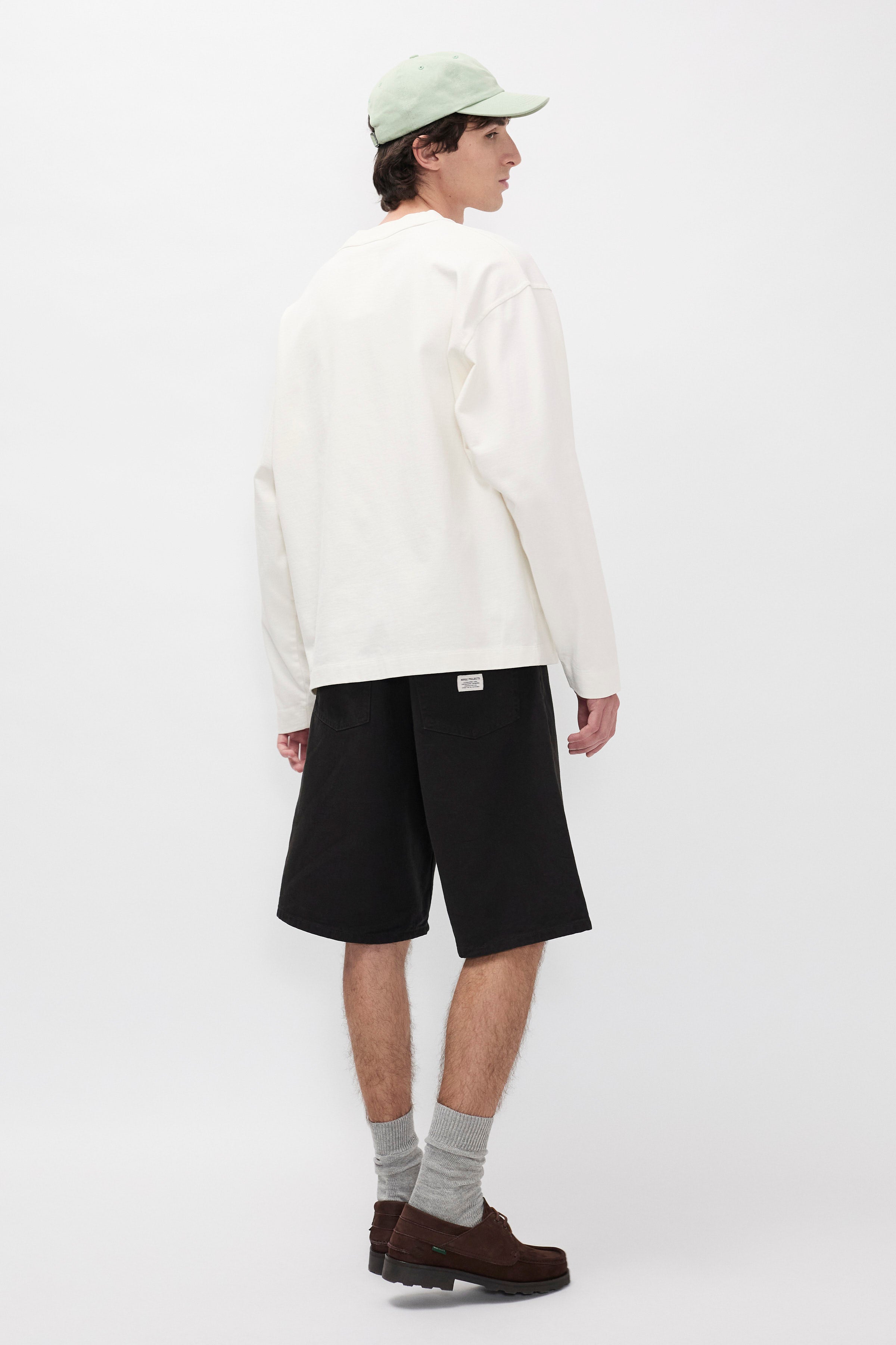 T-shirt compact coton manches longues - Un t-shirt à manches longues à la coupe décontractée, fabriqué à partir d'un jersey de coton épais compact biologique - Un t-shirt à manches longues à la coupe décontractée...