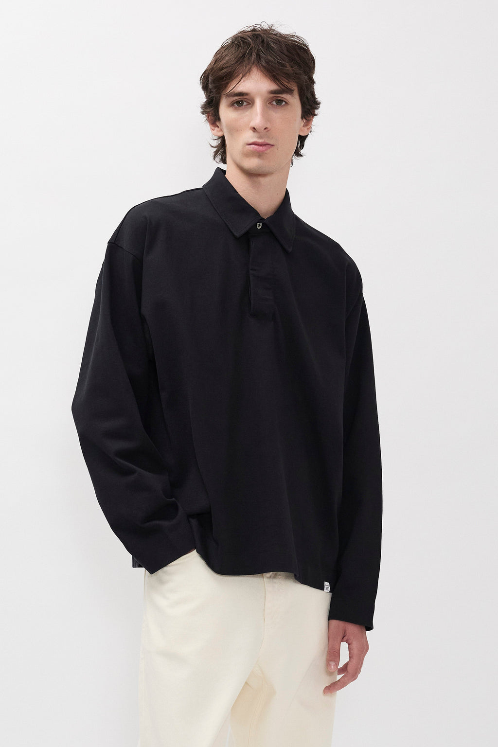 Polo manches longues en coton compact – Un polo à la coupe décontractée inspiré des polos de rugby traditionnels, confectionné dans un jersey de coton biologique lourd et compact