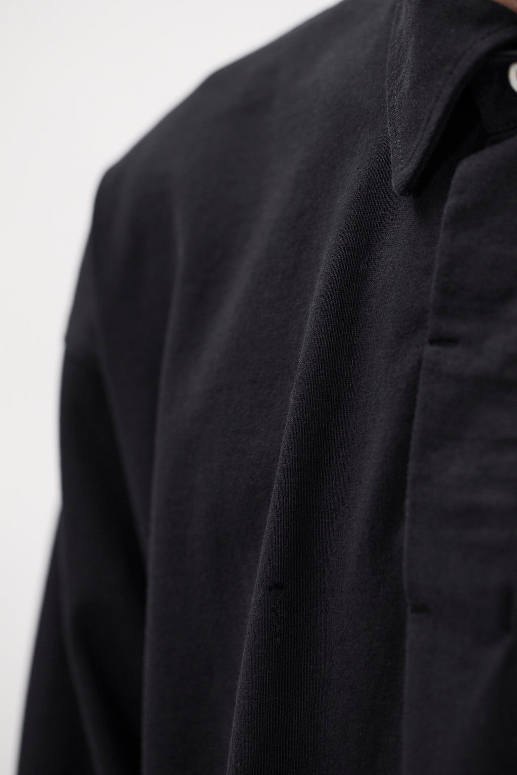 Polo manches longues en coton compact – Un polo à la coupe décontractée inspiré des polos de rugby traditionnels, confectionné dans un jersey de coton biologique lourd et compact