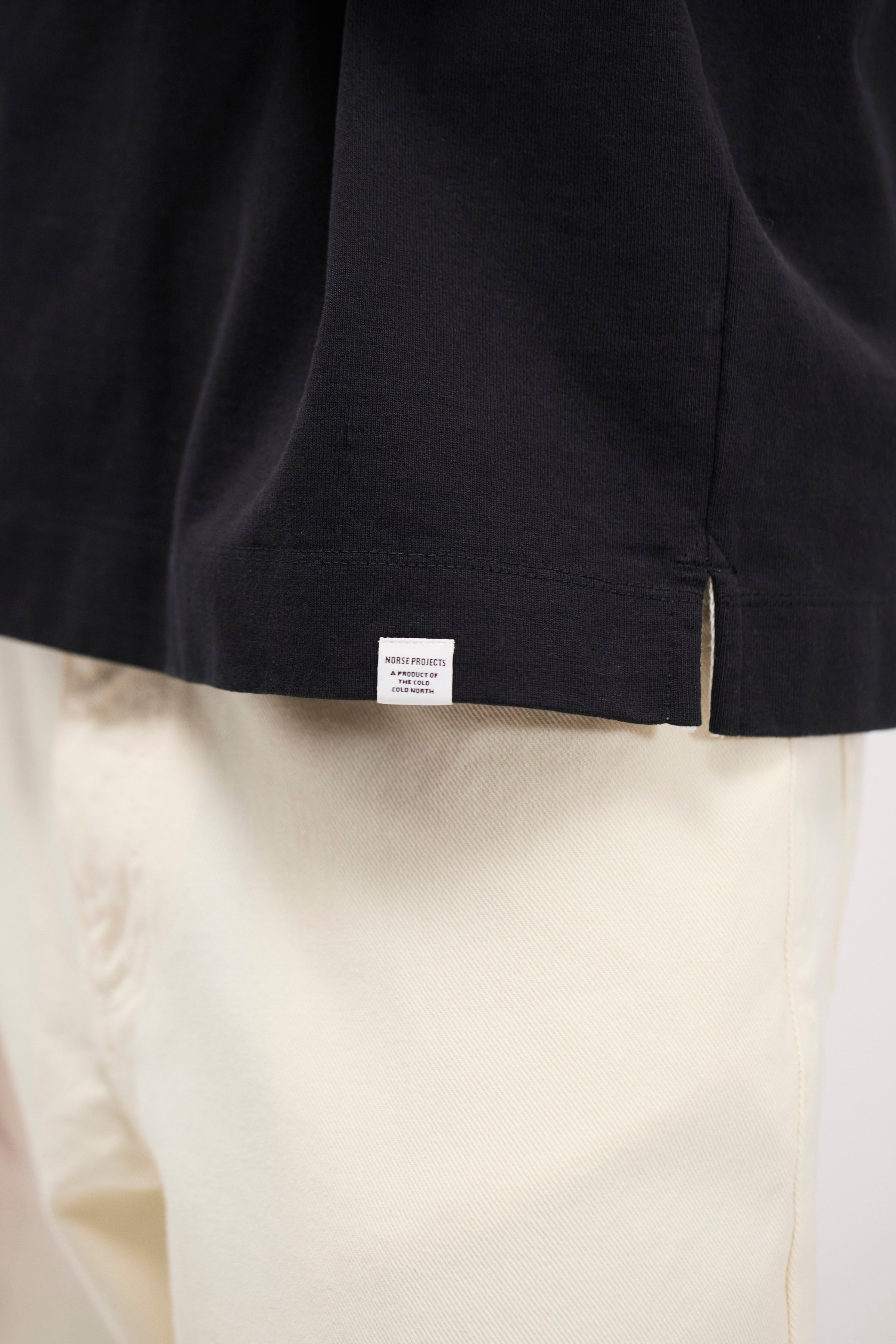 Polo manches longues en coton compact – Un polo à la coupe décontractée inspiré des polos de rugby traditionnels, confectionné dans un jersey de coton biologique lourd et compact