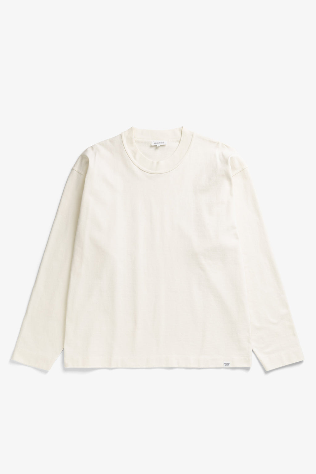 T-shirt compact coton manches longues - Un t-shirt à manches longues à la coupe décontractée, fabriqué à partir d'un jersey de coton épais compact biologique - Un t-shirt à manches longues à la coupe décontractée...