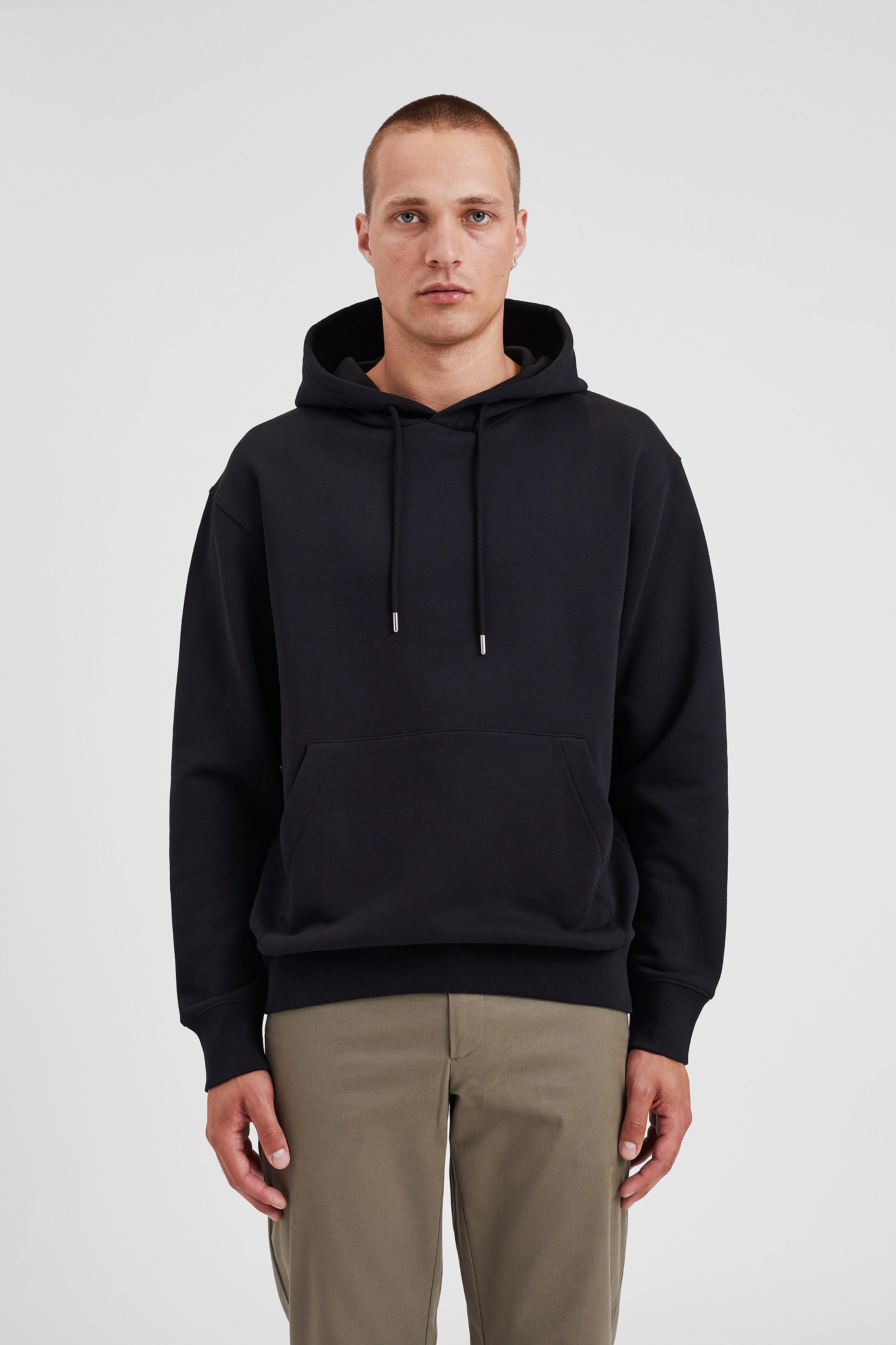Hoodie - Il est doté de manches montées, d'une capuche réglable à double épaisseur avec cordon de serrage et aglets en métal, d'une poche kangourou, de poignets et d'un ourlet côtelés et d'un marc…