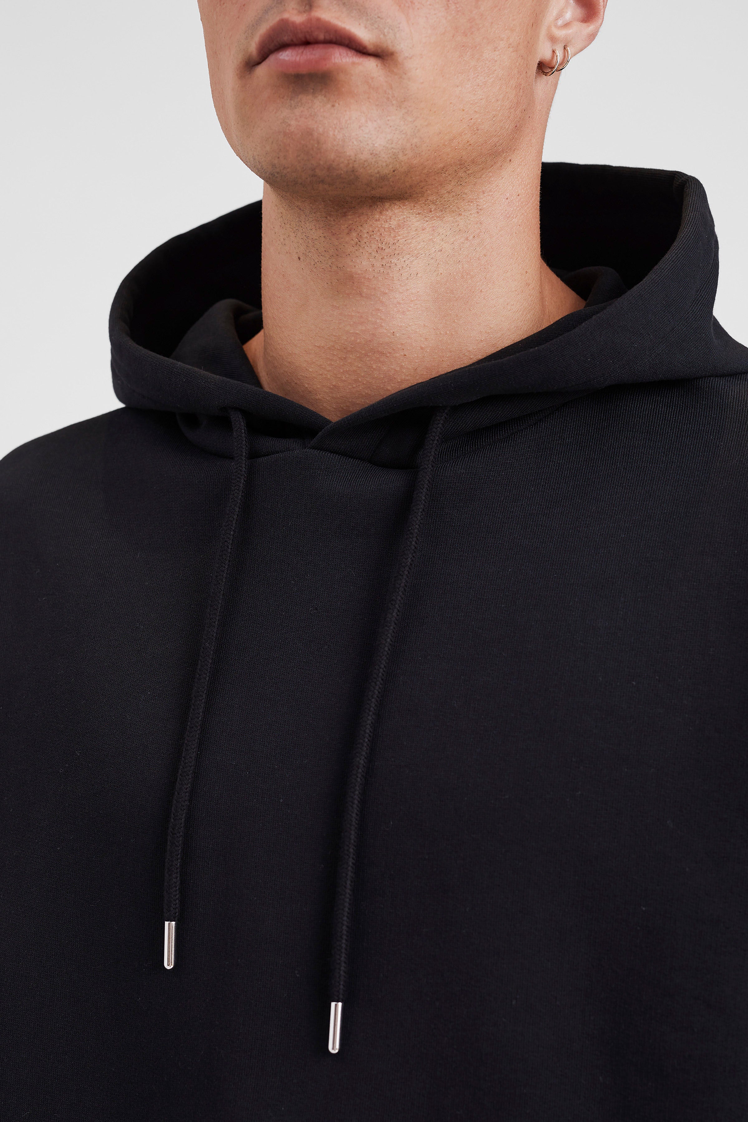 Hoodie - Il est doté de manches montées, d'une capuche réglable à double épaisseur avec cordon de serrage et aglets en métal, d'une poche kangourou, de poignets et d'un ourlet côtelés et d'un marc…