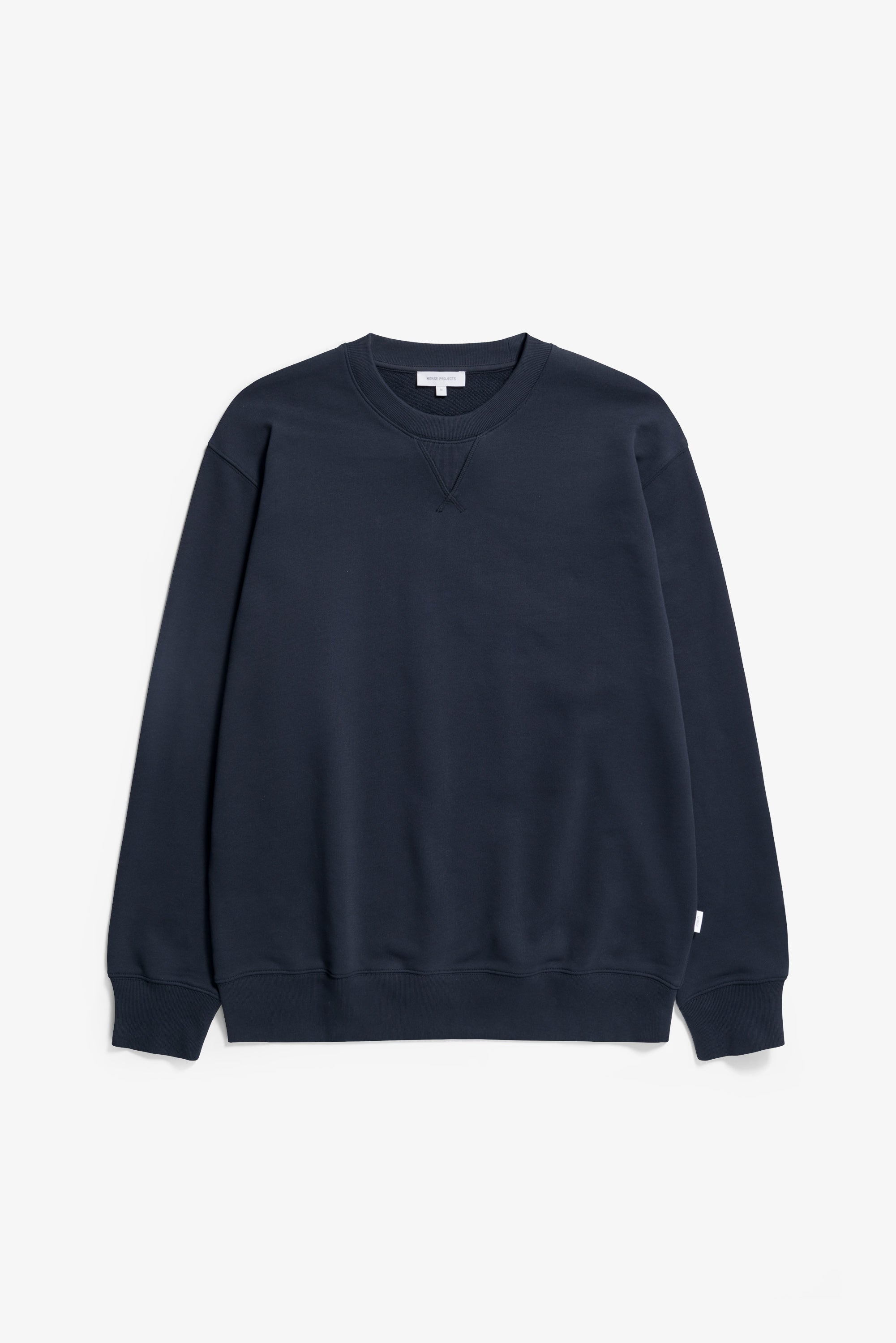 Sweatshirt - Il présente des manches montées, un gousset au centre sur le devant, un col, des poignets et un ourlet côtelés ainsi qu'une étiquette griffée à la couture latérale - Il présen… #2