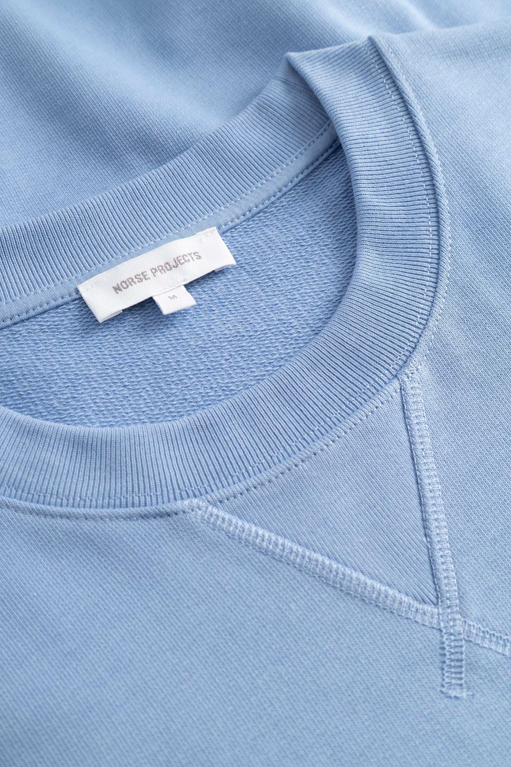 Sweatshirt - Il est doté de manches montées, d'un gousset au milieu devant, d'un col, de poignets et d'un ourlet côtelés ainsi que d'une étiquette griffée à la couture latérale - Il est do… #3