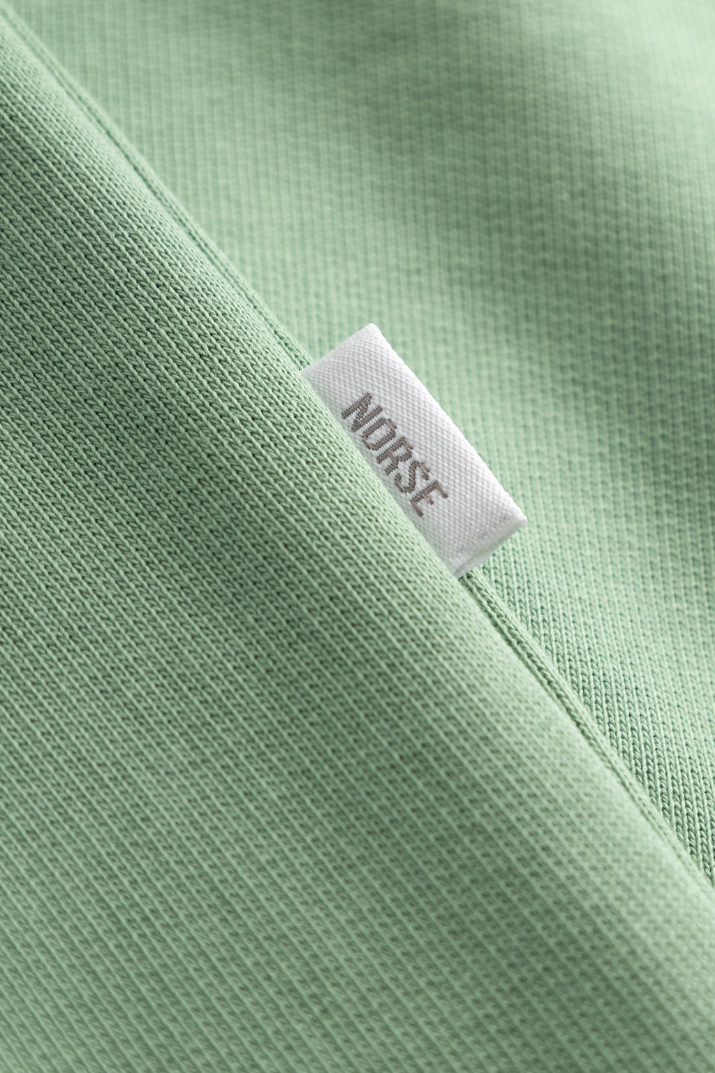 Sweat-shirt – Il est doté de manches montées, d’un gousset au milieu devant, d’un col, de poignets et d’un ourlet côtelés et d’une étiquette de marque à la couture latérale. #4