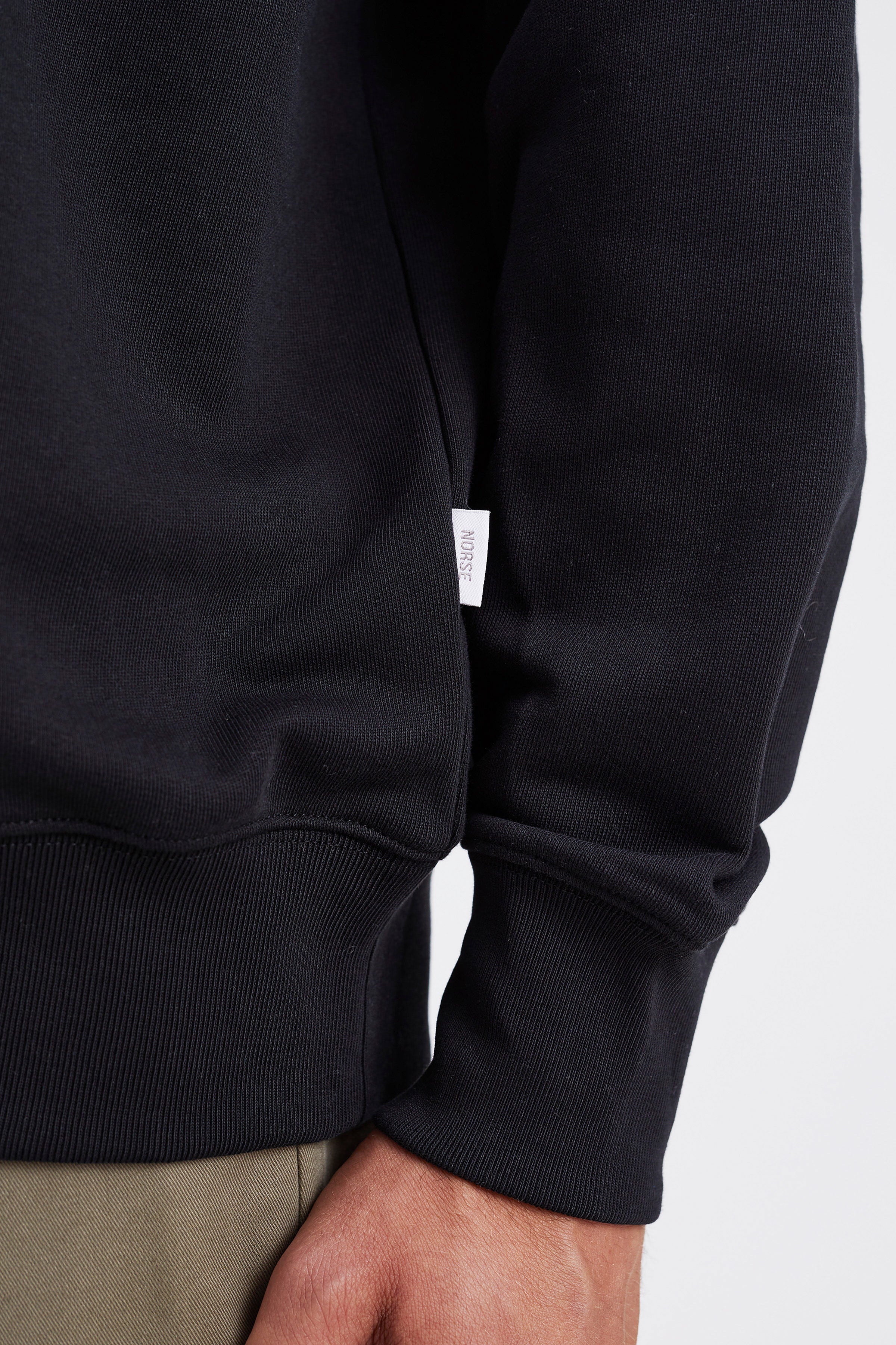 Sweat-shirt - Il présente des manches montées, un gousset sur le devant, un col, des poignets et un ourlet côtelés, ainsi qu'une étiquette de marque sur la couture latérale - Il présente… #5