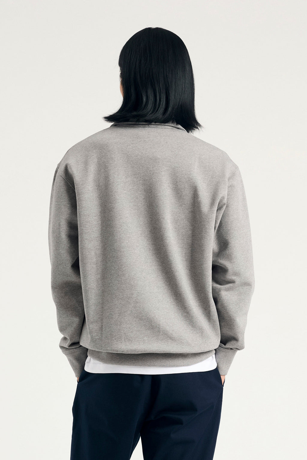 Sweat-shirt demi-zip – Il est doté de manches montées, d’un zip en métal griffé, d’un col, de poignets et d’un ourlet côtelés, et d’une étiquette griffée à la couture latérale – Il est doté…