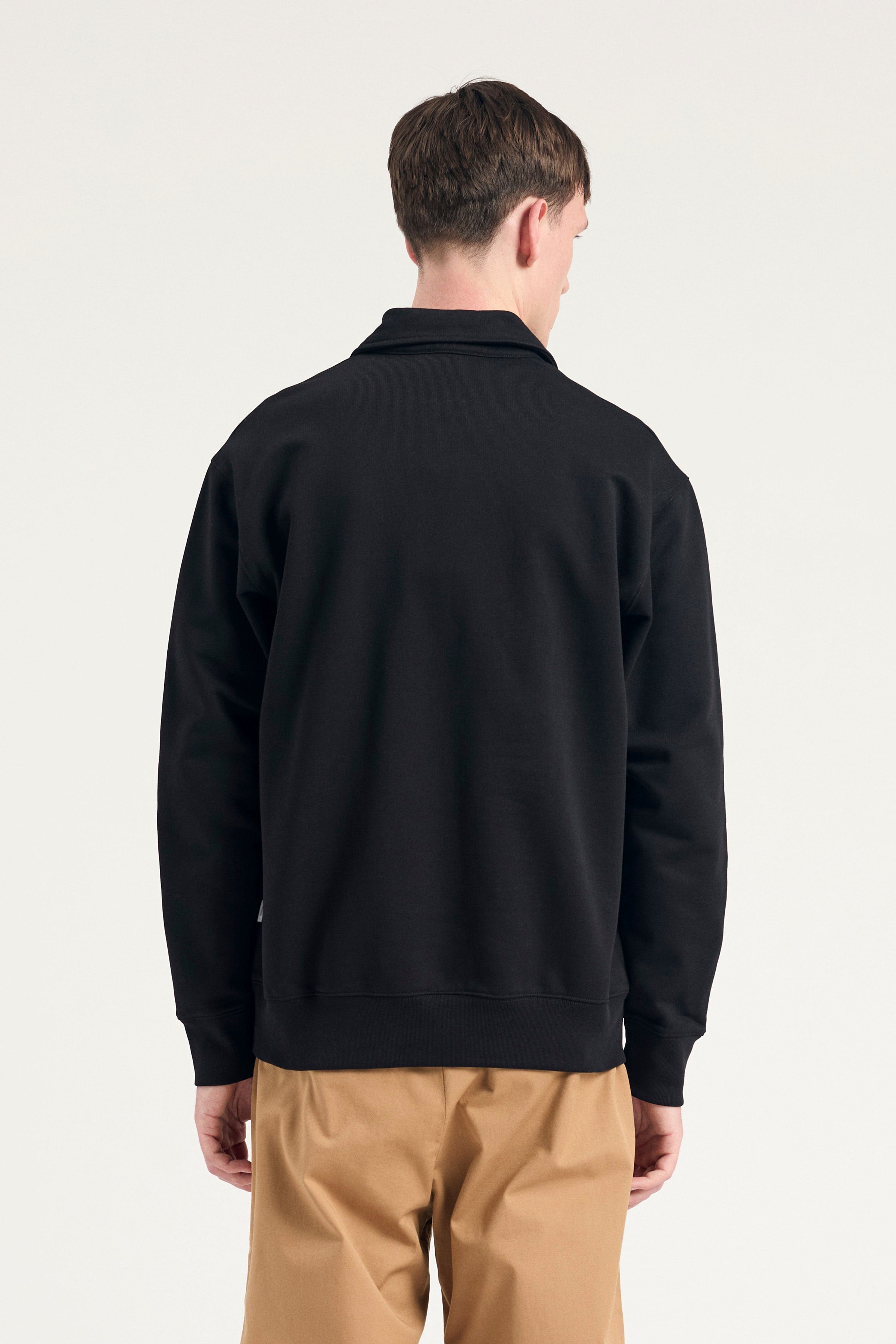 Sweat-shirt à demi-zip – Il est doté de manches montées, d'un zip métallique griffé, d'un col, de poignets et d'un ourlet côtelés, et d'une étiquette griffée à la couture latérale – Il est doté… #3