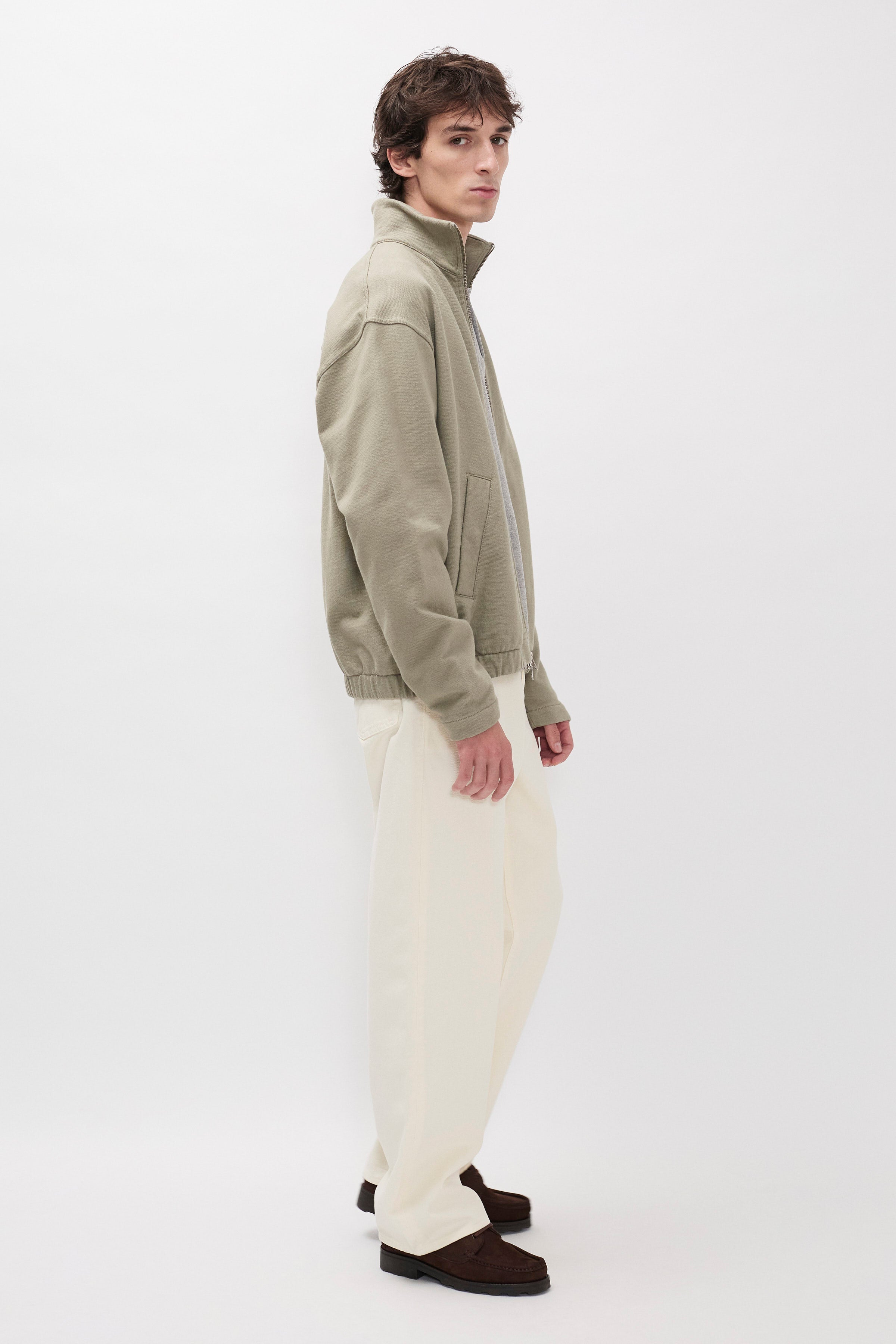 Veste de survêtement en molleton bouclette bio décontractée – Une veste de survêtement à coupe décontractée avec manches montées, confectionnée en molleton bouclette de coton bio épais