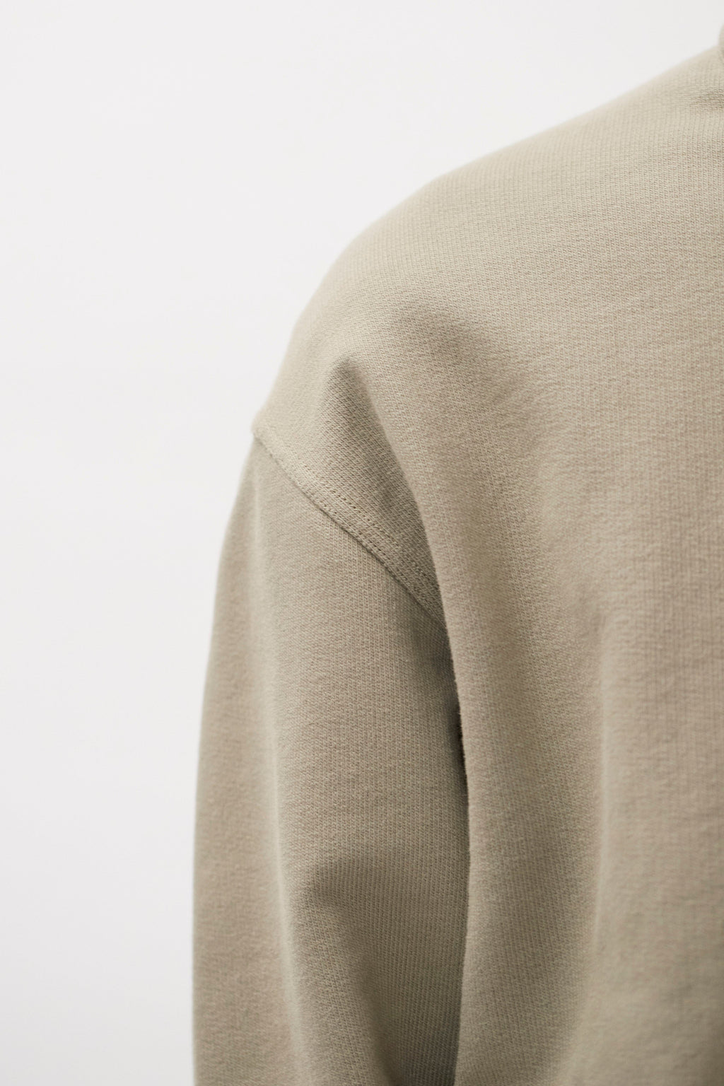 Veste de survêtement en molleton bouclette bio décontractée – Une veste de survêtement à coupe décontractée avec manches montées, confectionnée en molleton bouclette de coton bio épais