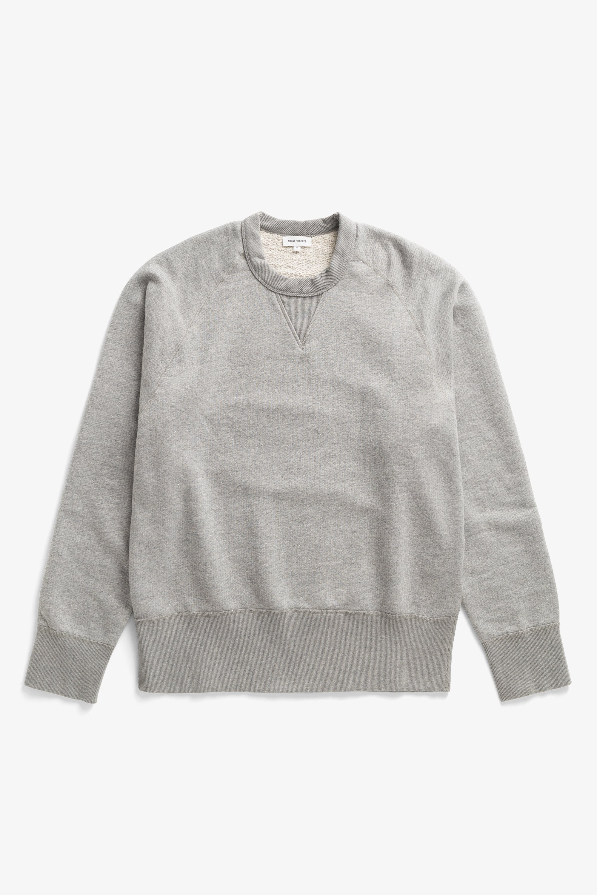 Sweat-shirt bouclé en tissu éponge décontracté - Un sweat-shirt à manches raglan de coupe décontractée confectionné dans un tissu bouclé en coton mélangé texturé spécial - Un sweat-shirt décontrac…