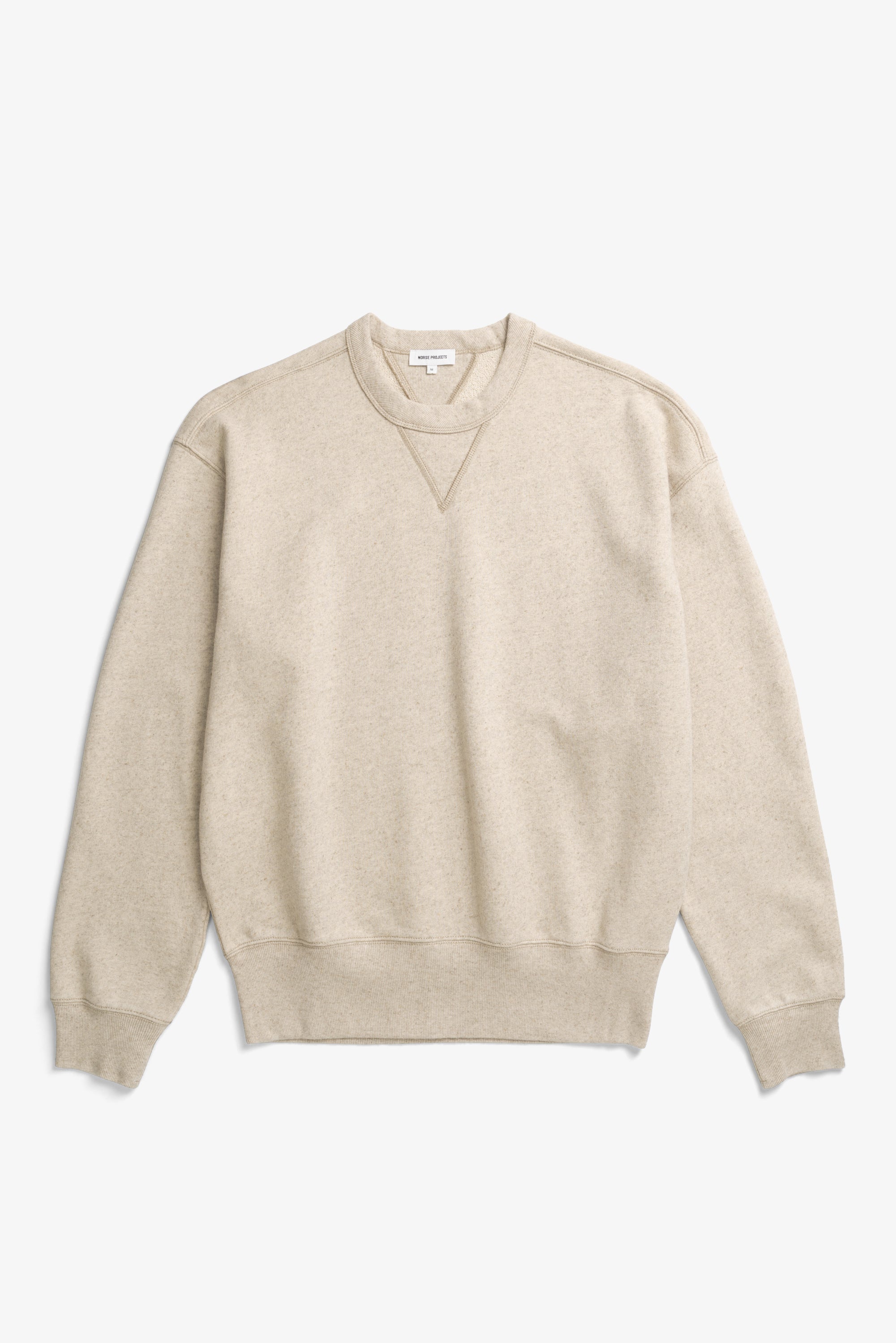 Sweat-shirt en coton et lin à envers bouclé – Un sweat-shirt décontracté teint en pièce, confectionné dans un mélange de coton et de lin à envers bouclé – Un sweat-shirt décontracté tei…