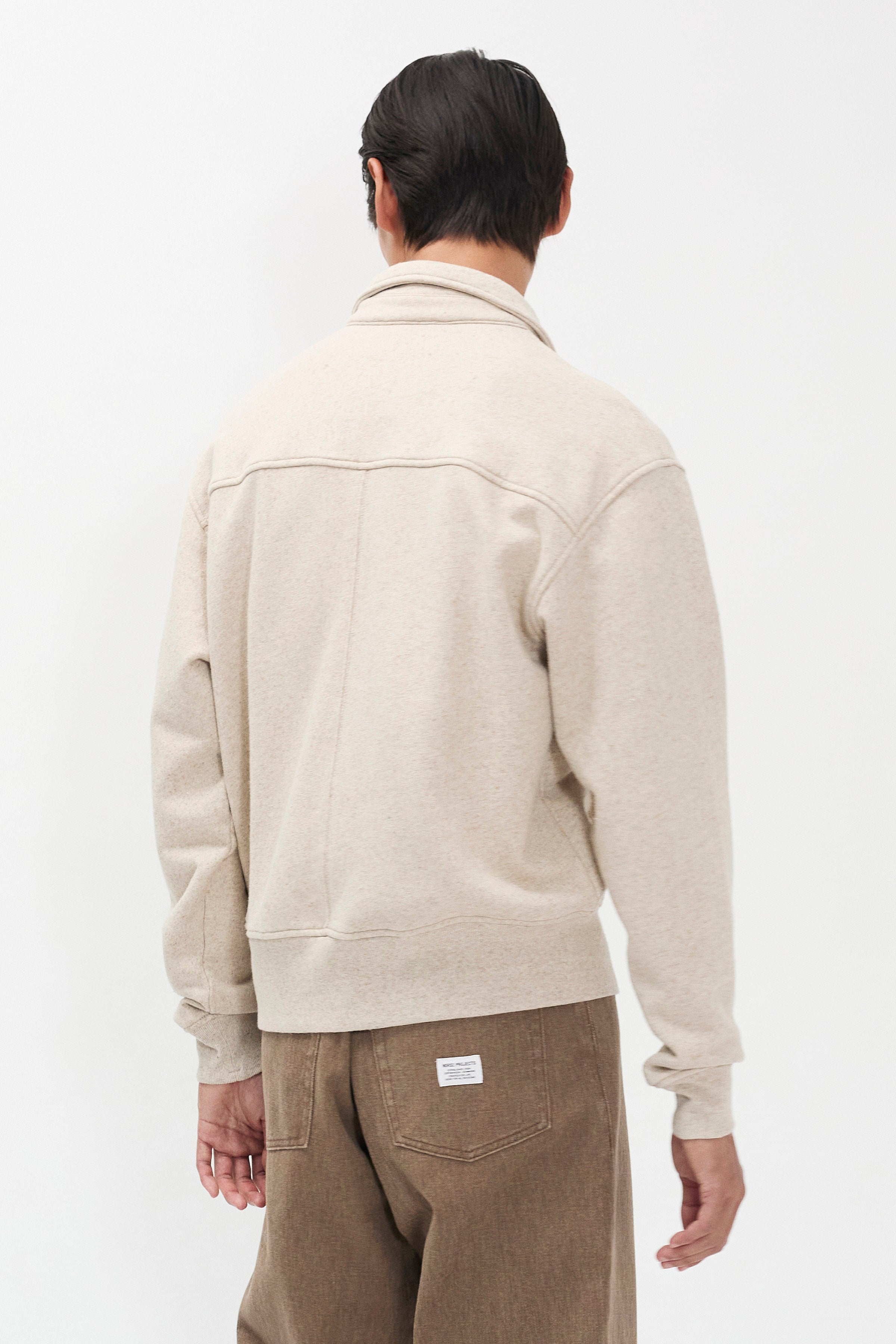 Veste en molleton de coton et lin - Une veste zippée décontractée teinte après confection, fabriquée dans un molleton de coton et lin - Une veste décontractée teinte après confection…
