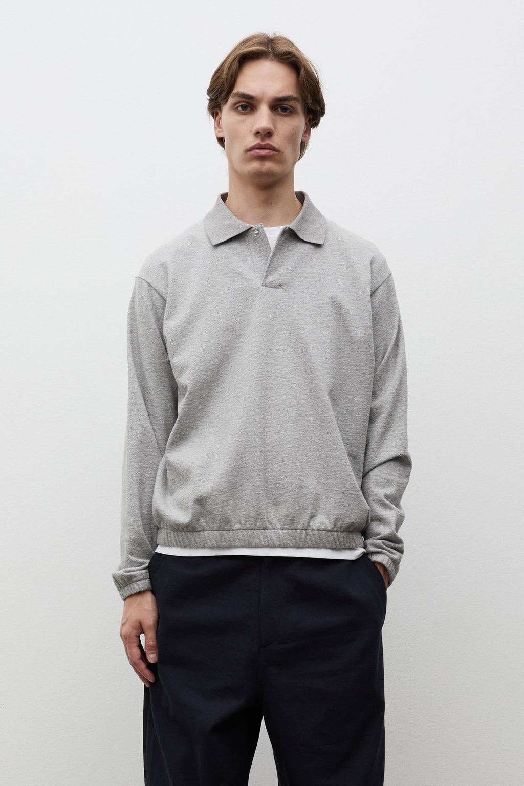 Polo en jersey de coton léger et décontracté - Un polo à la coupe décontractée confectionné en jersey de coton texturé - Un polo à la coupe décontractée confectionné en jerse…