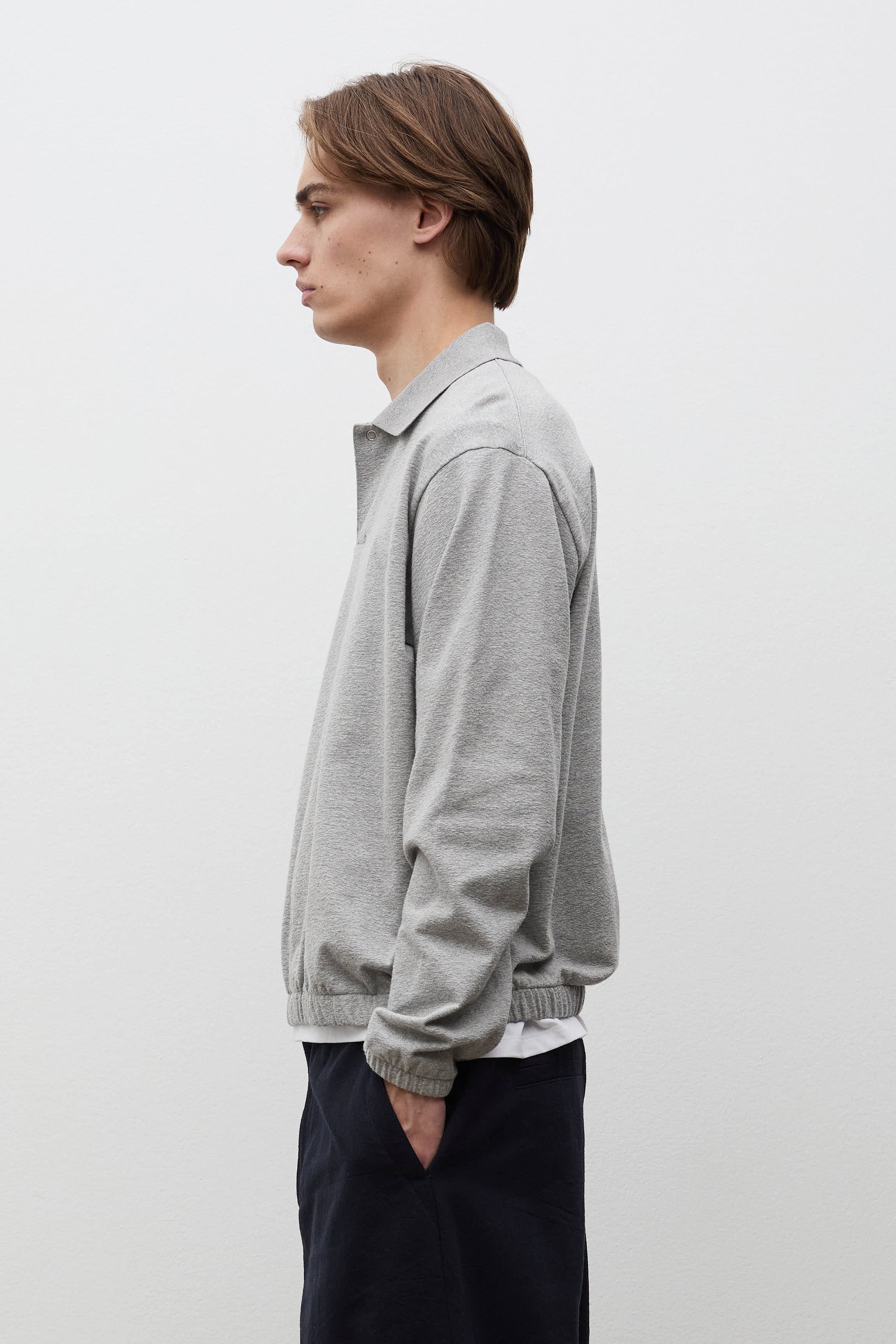 Polo en jersey de coton léger et décontracté - Un polo à la coupe décontractée confectionné en jersey de coton texturé - Un polo à la coupe décontractée confectionné en jerse…