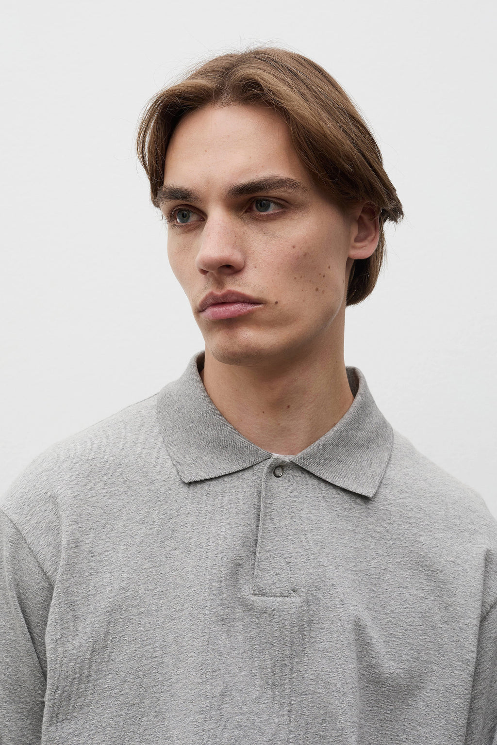Polo en jersey de coton léger et décontracté - Un polo à la coupe décontractée confectionné en jersey de coton texturé - Un polo à la coupe décontractée confectionné en jerse…