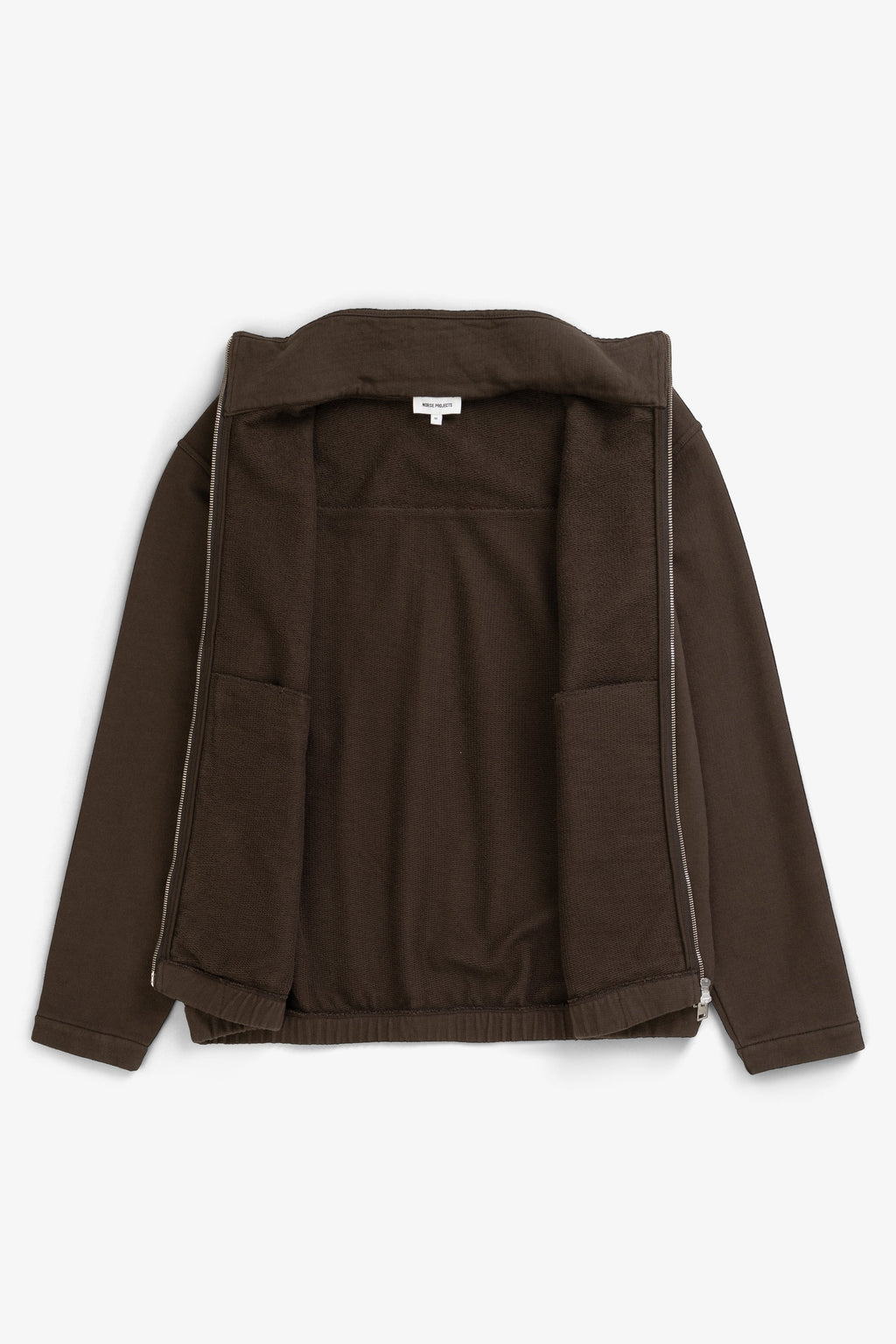 Veste de survêtement en molleton bio décontractée – Une veste de survêtement à la coupe décontractée avec manches montées, confectionnée en molleton de coton biologique épais.