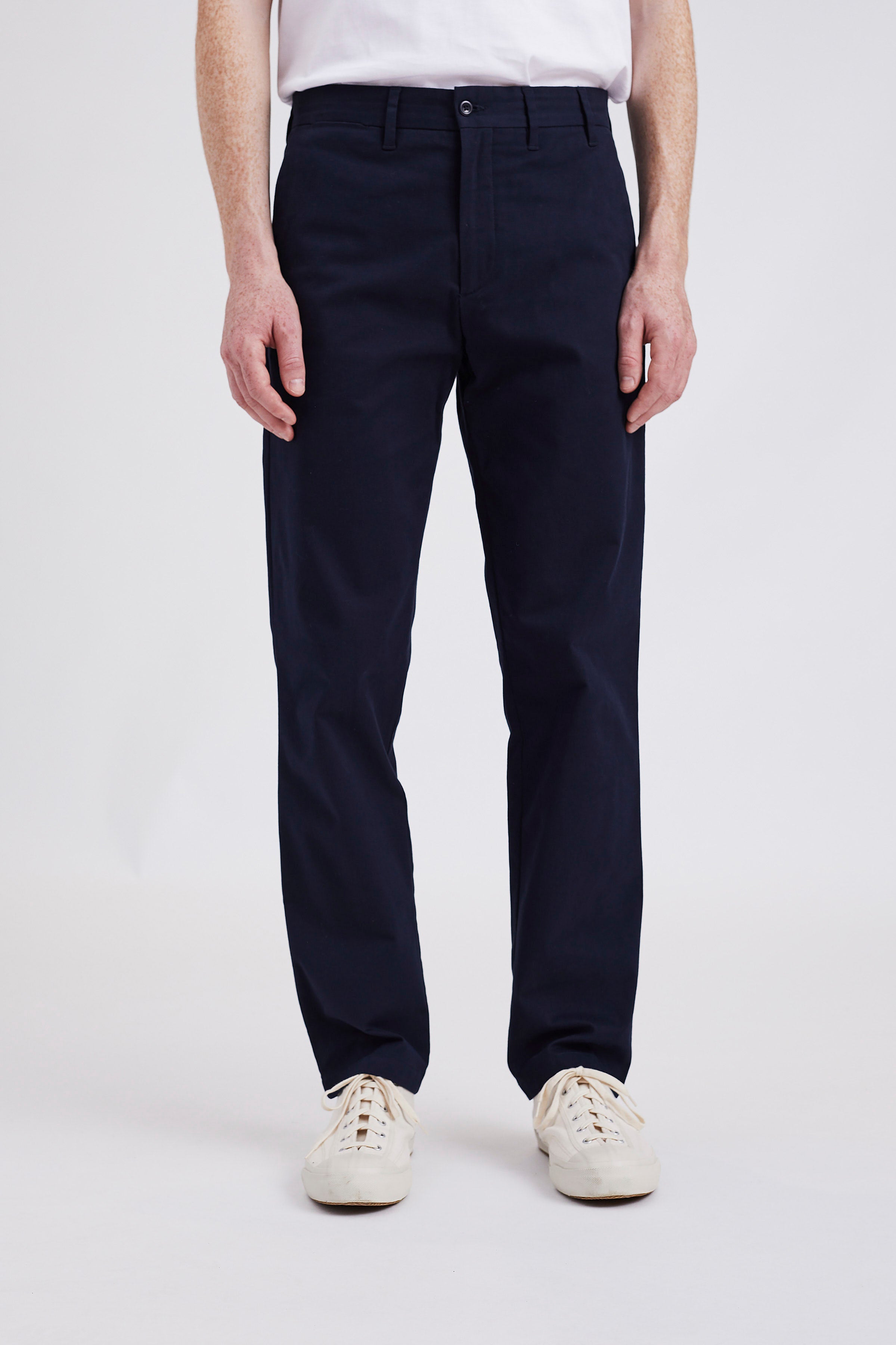 Pantalon chino Norse Standard – Il présente des détails intérieurs raffinés, des poches italiennes sur le devant, des poches passepoilées à l'arrière et une patte de boutonnage griffée à l'arrière – Il présente re… #2