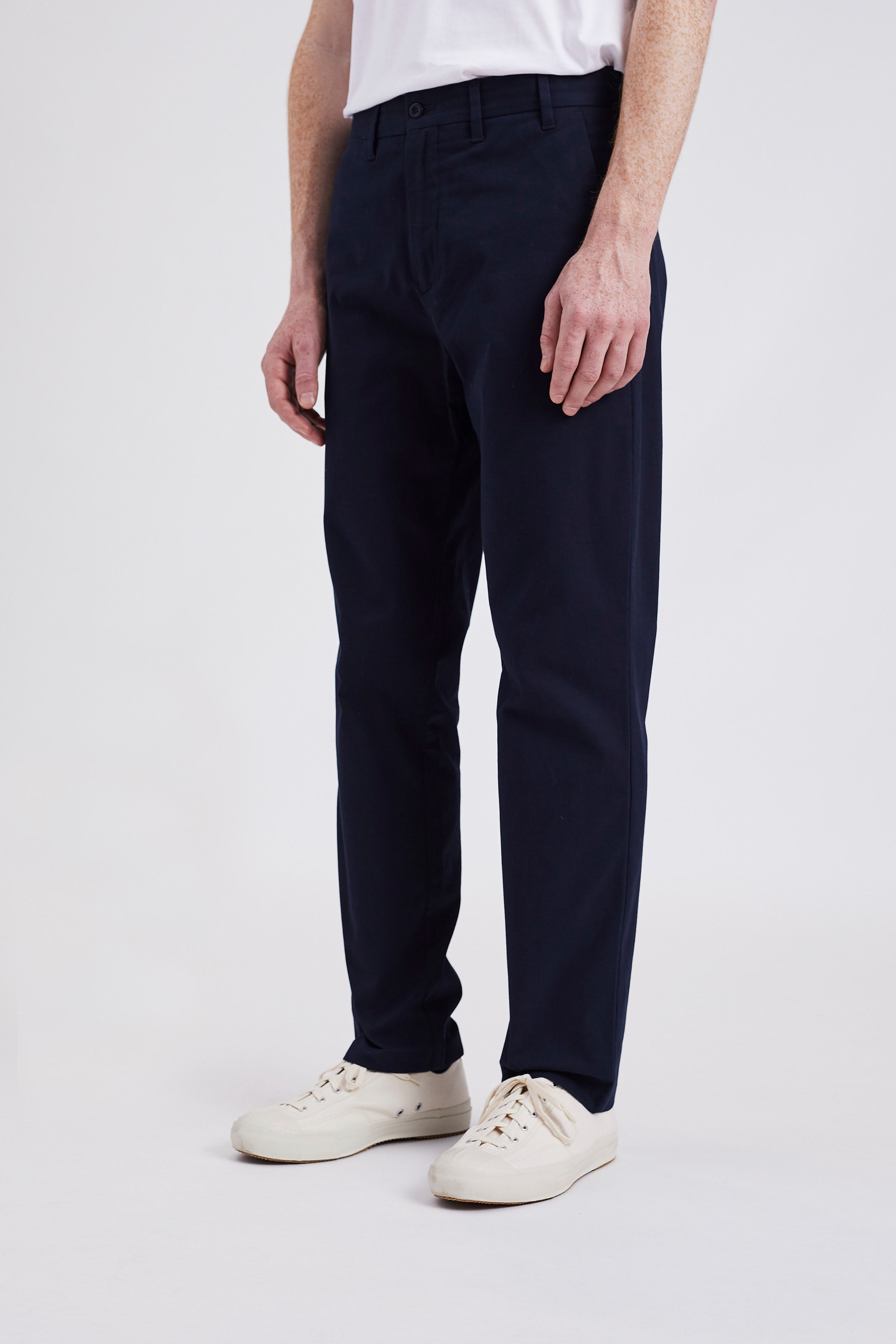 Pantalon chino Norse Standard – Il présente des détails intérieurs raffinés, des poches italiennes sur le devant, des poches passepoilées à l'arrière et une patte de boutonnage griffée à l'arrière – Il présente re… #2