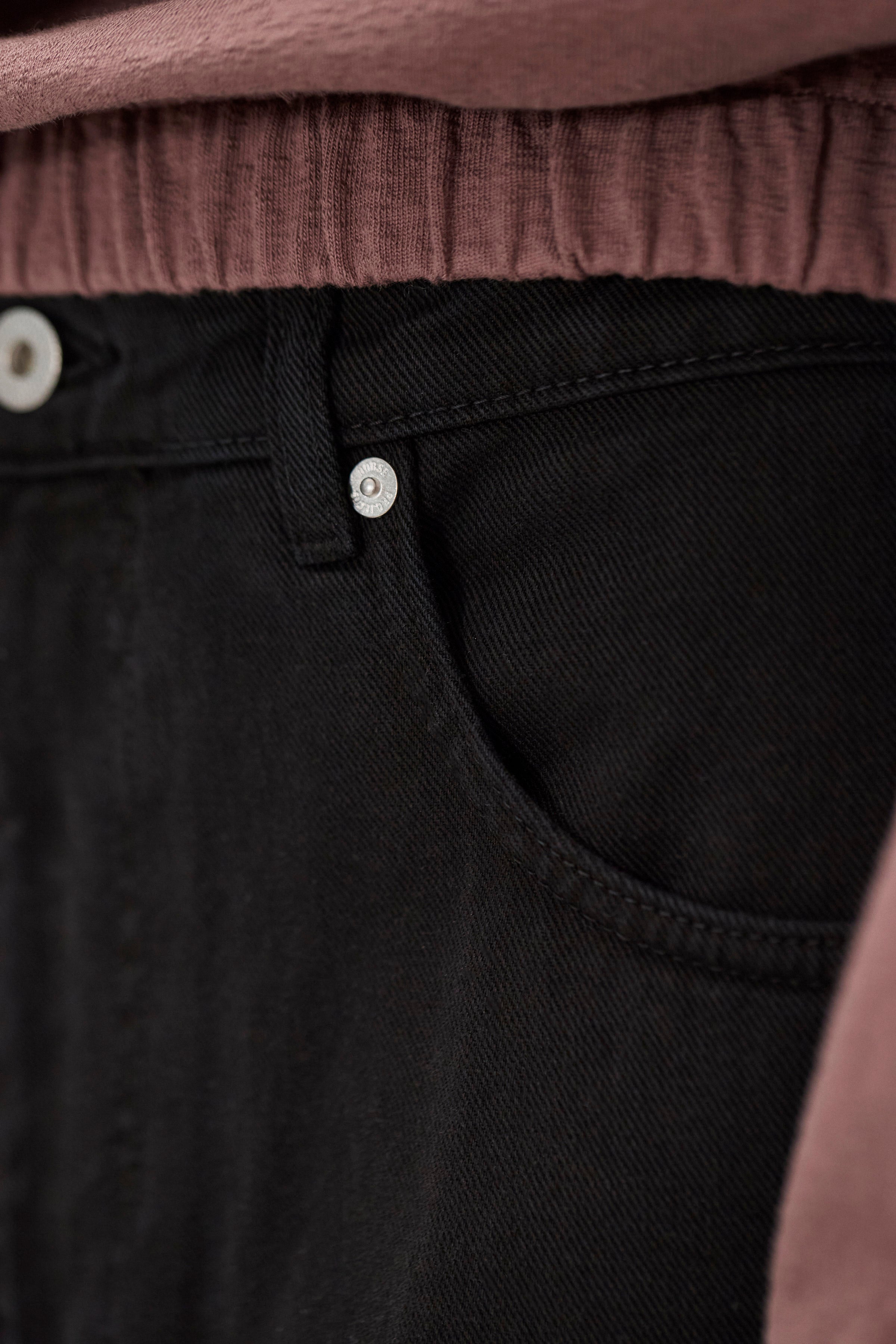 5 Poches - Pantalon ample cinq poches en sergé épais 3x1 teint en pièce - Coupe taille haute et jambe plus large, légèrement fuselée du genou à la…
