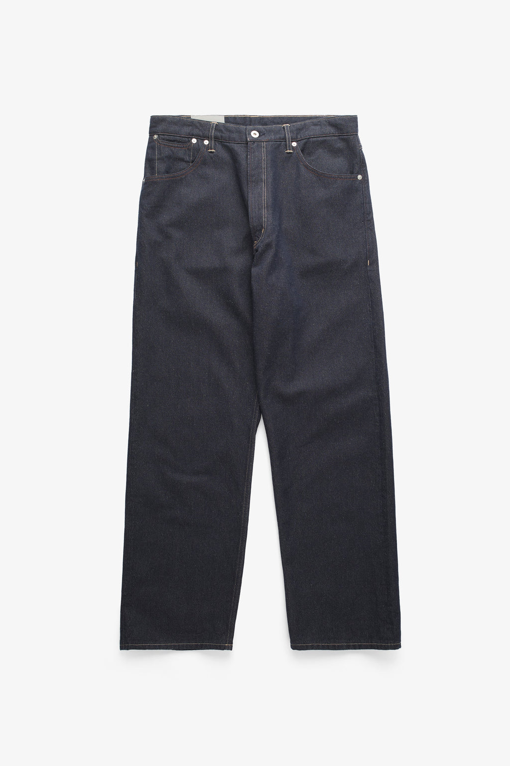 Jean en sergé croisé Nordmarka – Avec sa taille mi-haute et sa coupe large, notre version contemporaine sublime la silhouette classique par un design moderne et fonctionnel…