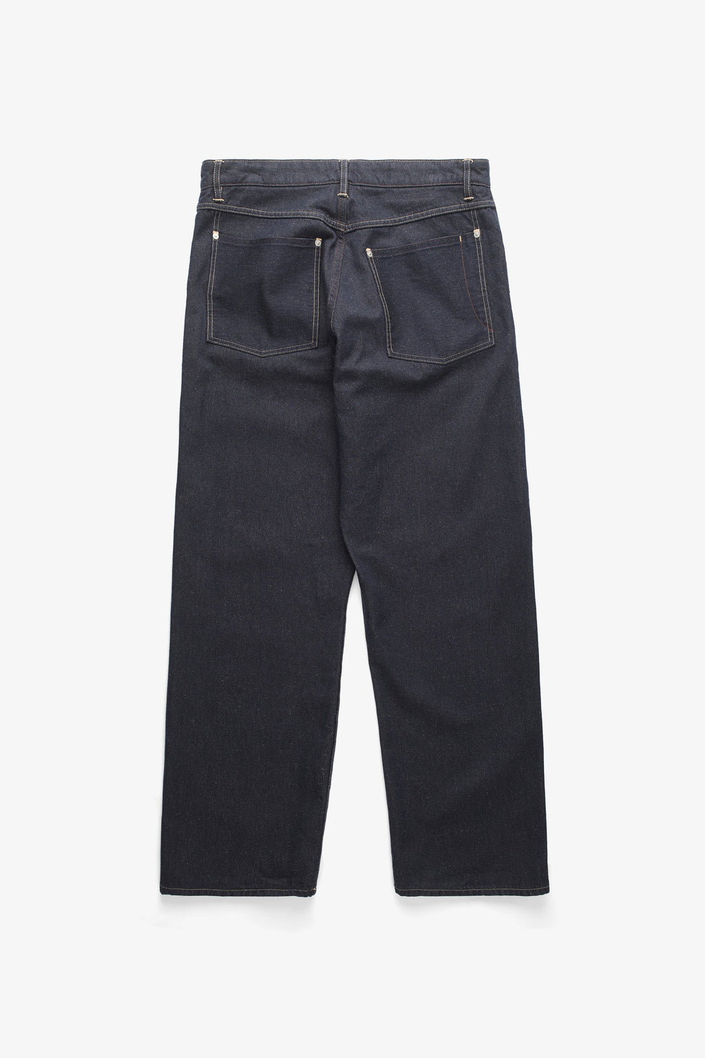 Jean en sergé croisé Nordmarka – Avec sa taille mi-haute et sa coupe large, notre version contemporaine sublime la silhouette classique par un design moderne et fonctionnel…