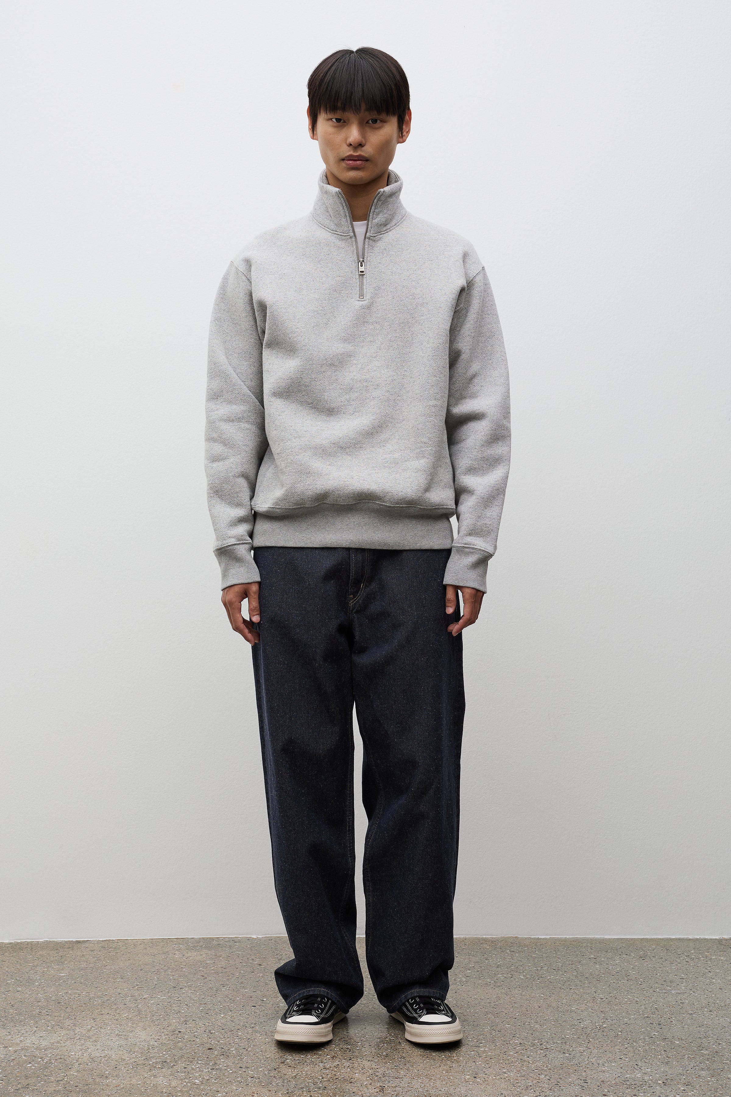 Jean en sergé croisé Nordmarka – Avec sa taille mi-haute et sa coupe large, notre version contemporaine sublime la silhouette classique par un design moderne et fonctionnel…