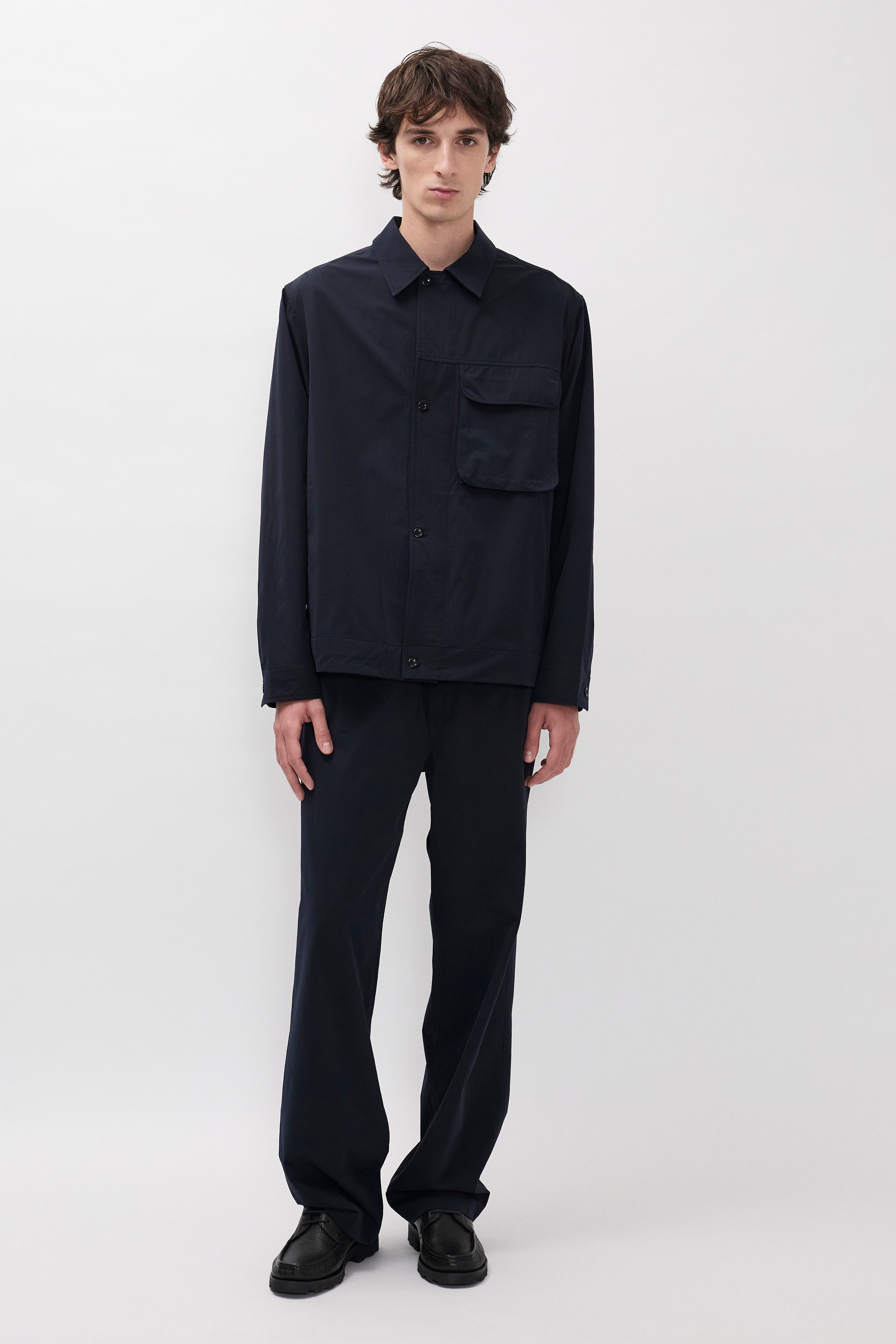 Pantalon de banlieue - Conçu pour une grande perméabilité à l'air et une élasticité, il offre un confort exceptionnel et une protection fiable contre les intempéries tandis que le tissu…