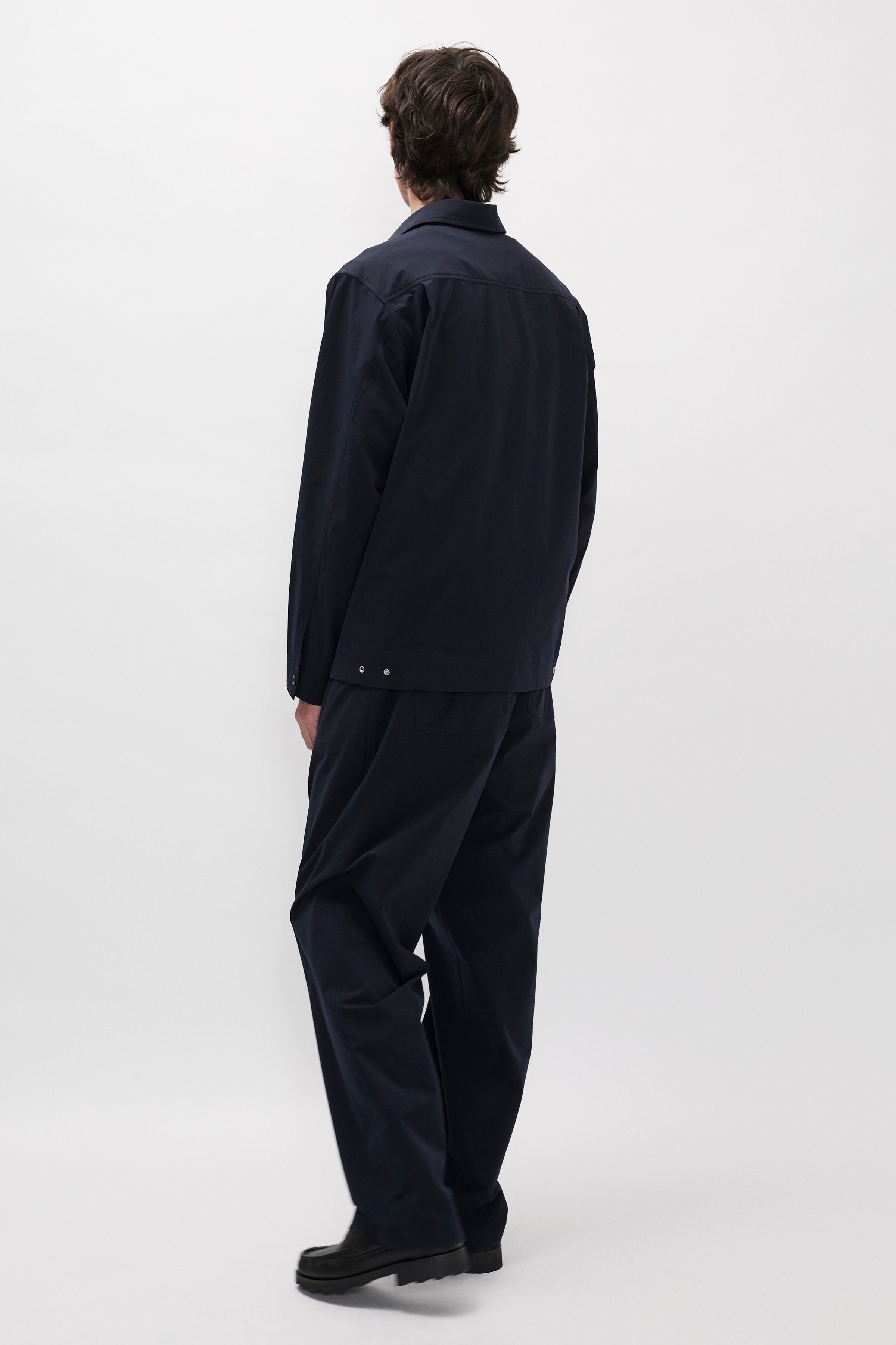 Pantalon de banlieue - Conçu pour une grande perméabilité à l'air et une élasticité, il offre un confort exceptionnel et une protection fiable contre les intempéries tandis que le tissu…