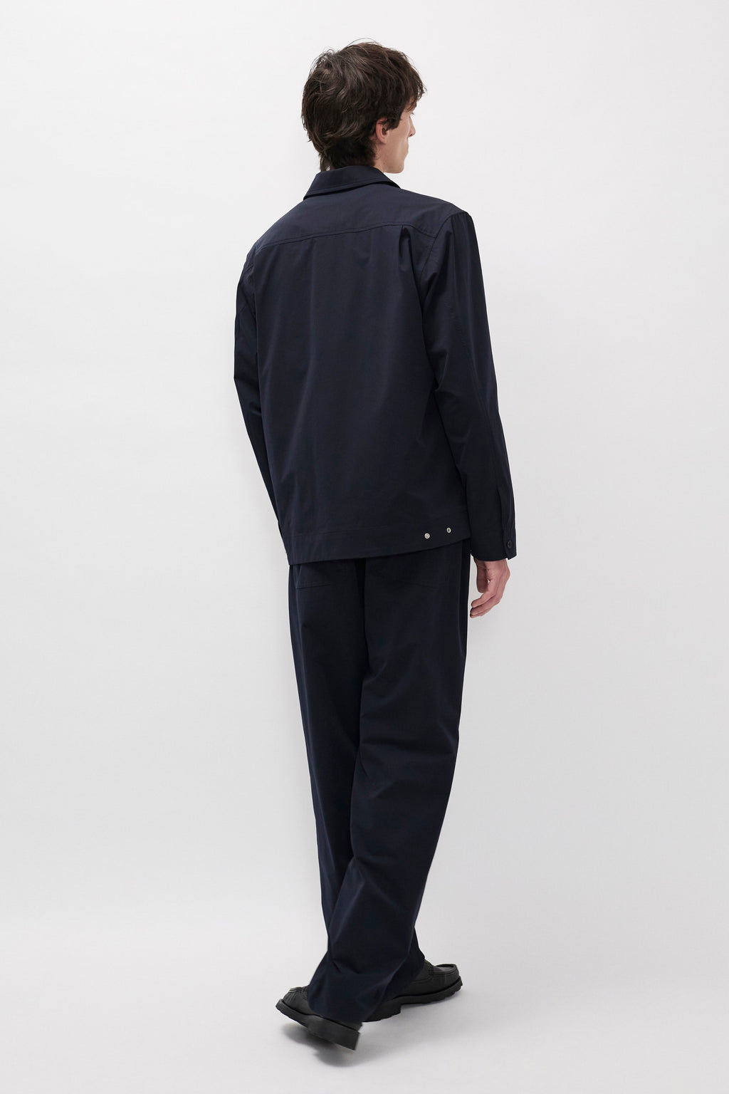 Pantalon de banlieue - Conçu pour une grande perméabilité à l'air et une élasticité, il offre un confort exceptionnel et une protection fiable contre les intempéries tandis que le tissu…