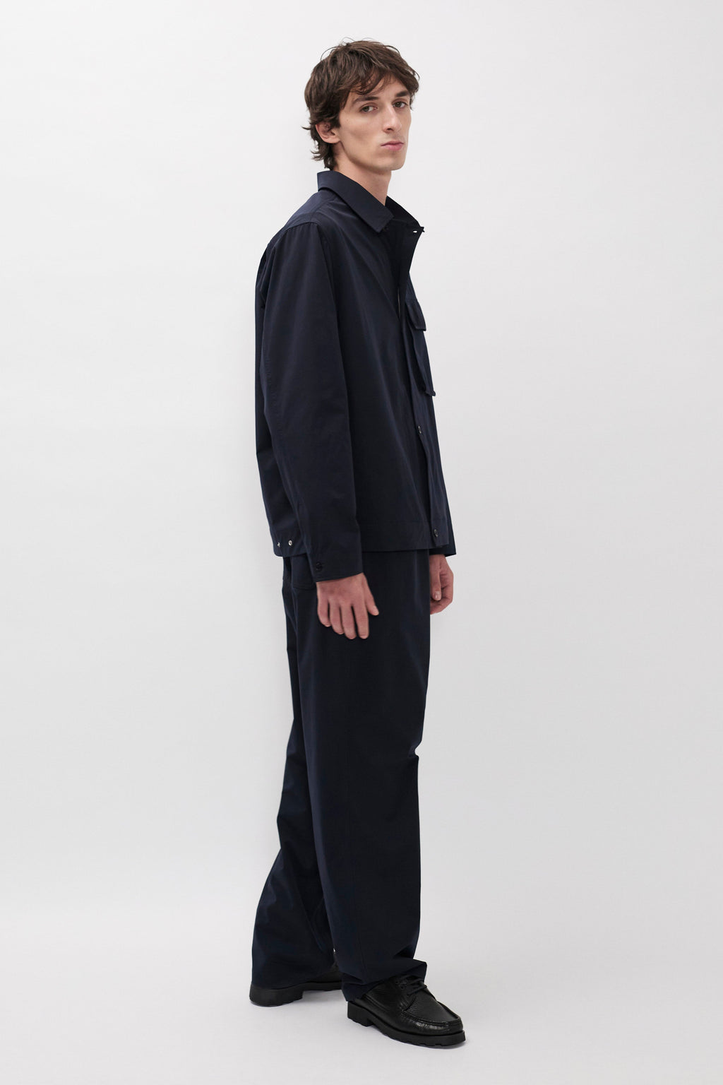 Pantalon de banlieue - Conçu pour une grande perméabilité à l'air et une élasticité, il offre un confort exceptionnel et une protection fiable contre les intempéries tandis que le tissu…